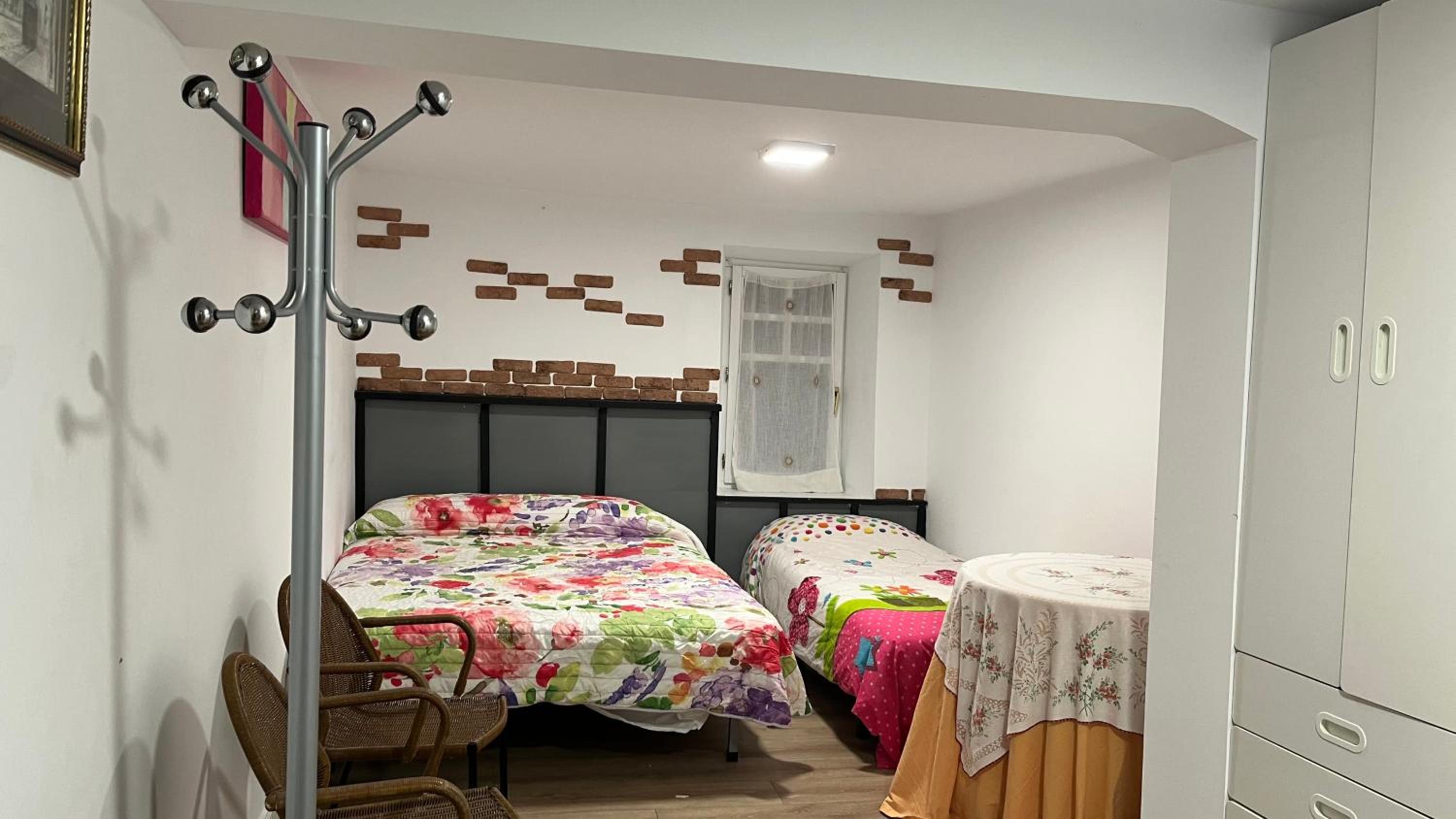 Habitación Triple con Vista al Jardín