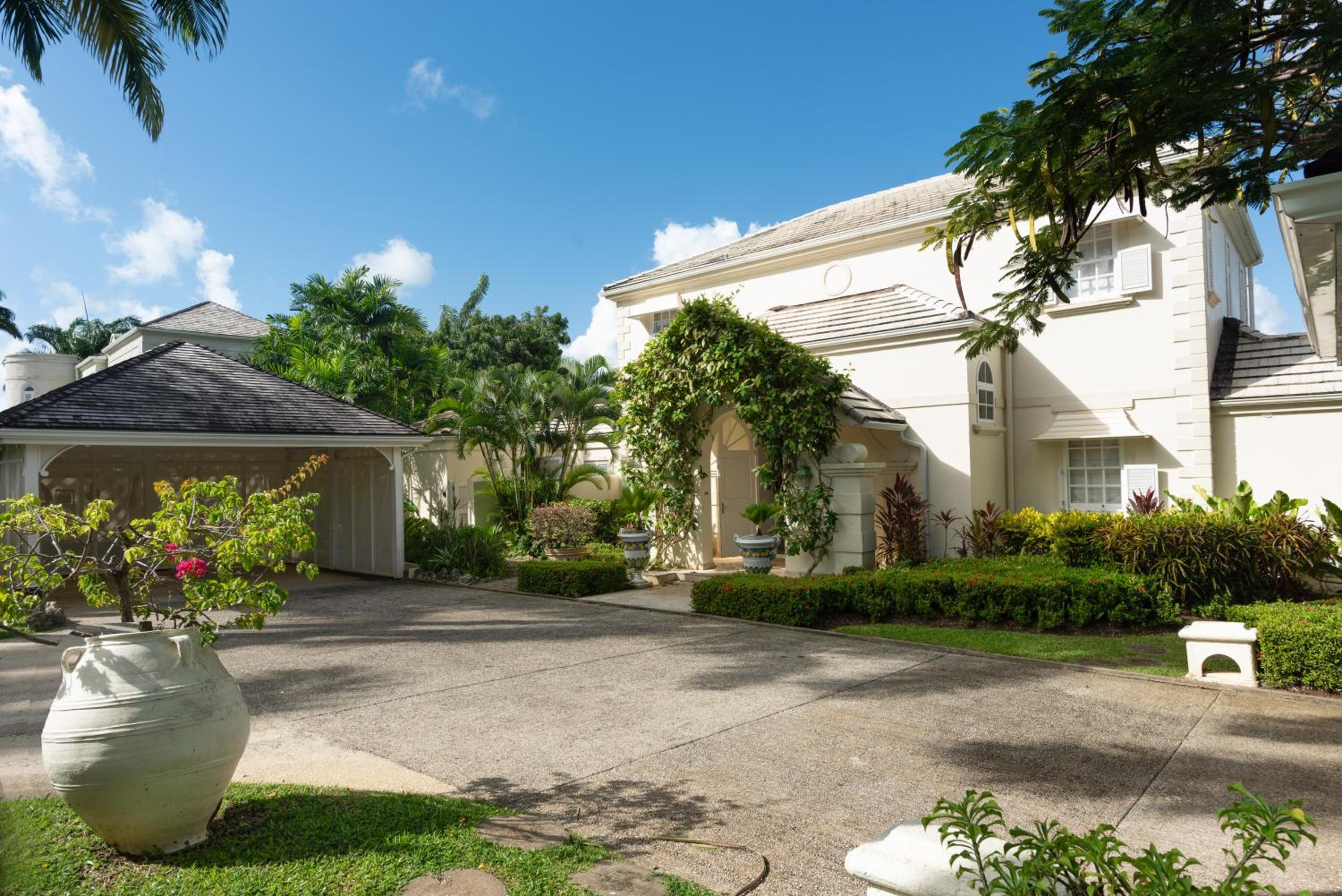 Villa photo 2