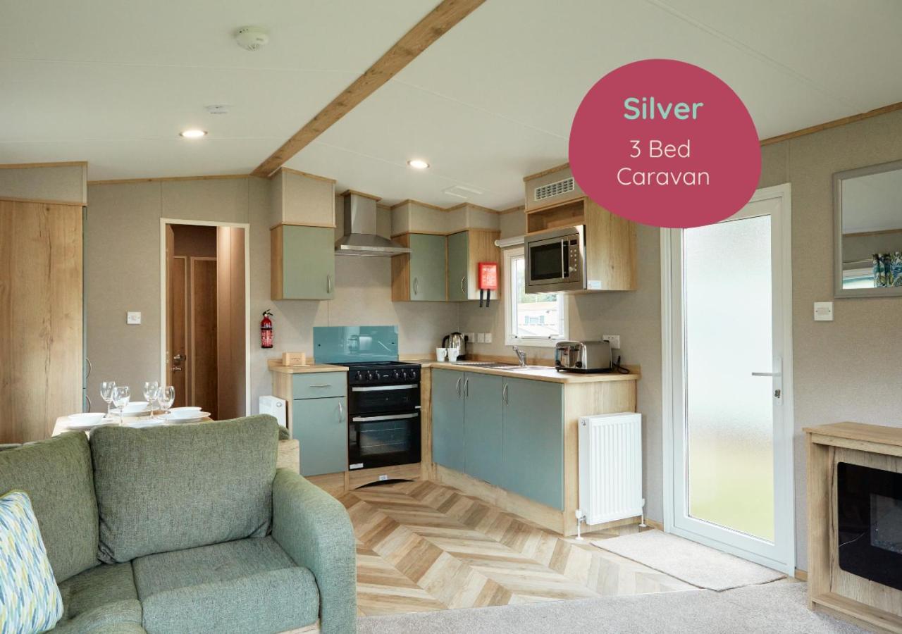 Silver 3 Bed Caravan photo 2