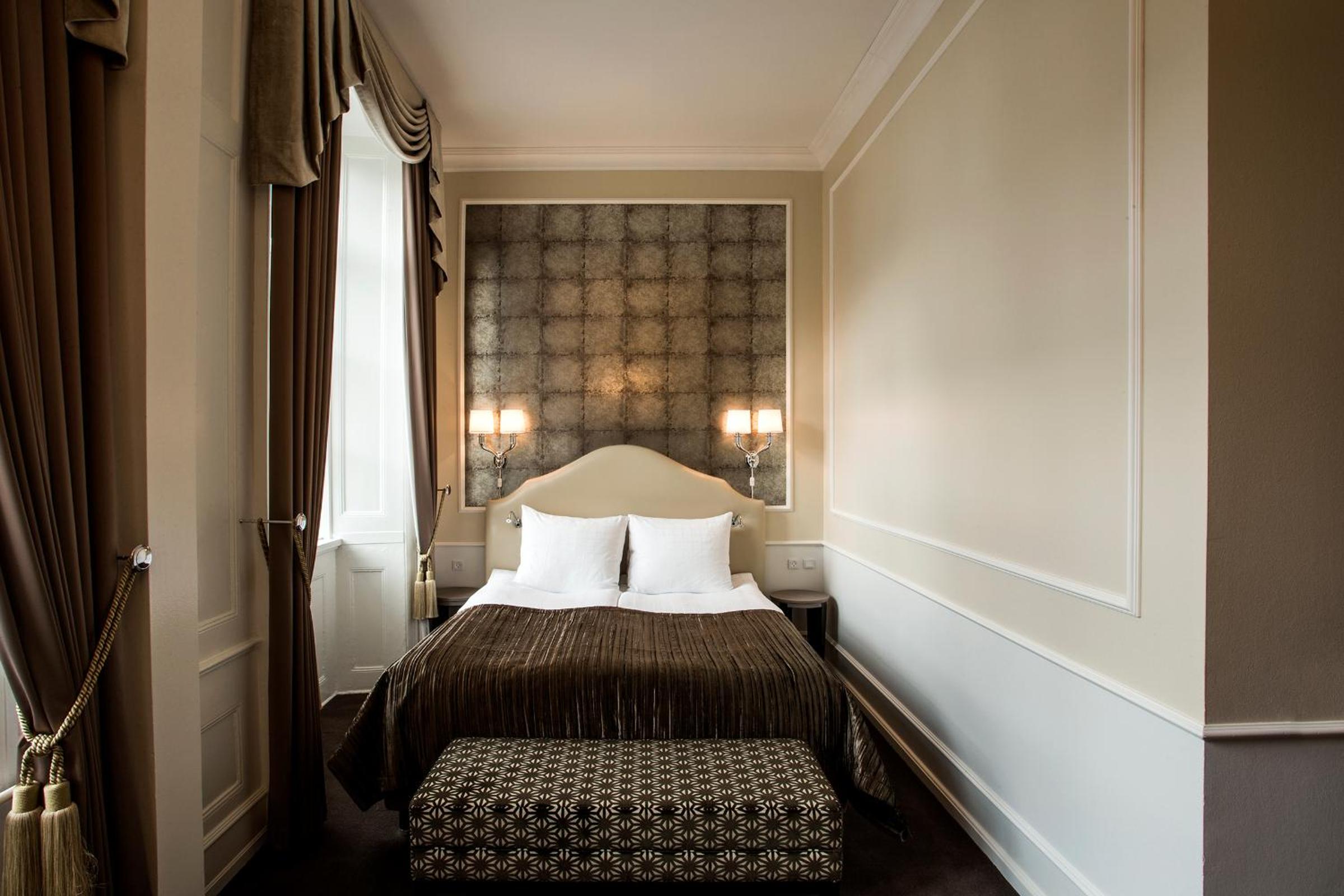 Executive Double Room  with Access to Executive Lounge - Photo 12