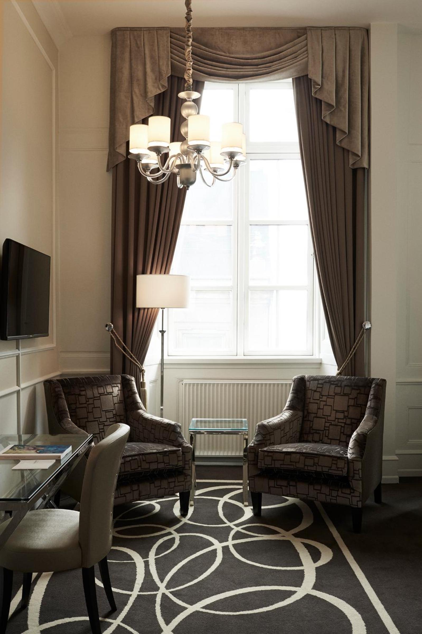Executive Double Room  with Access to Executive Lounge - Photo 11