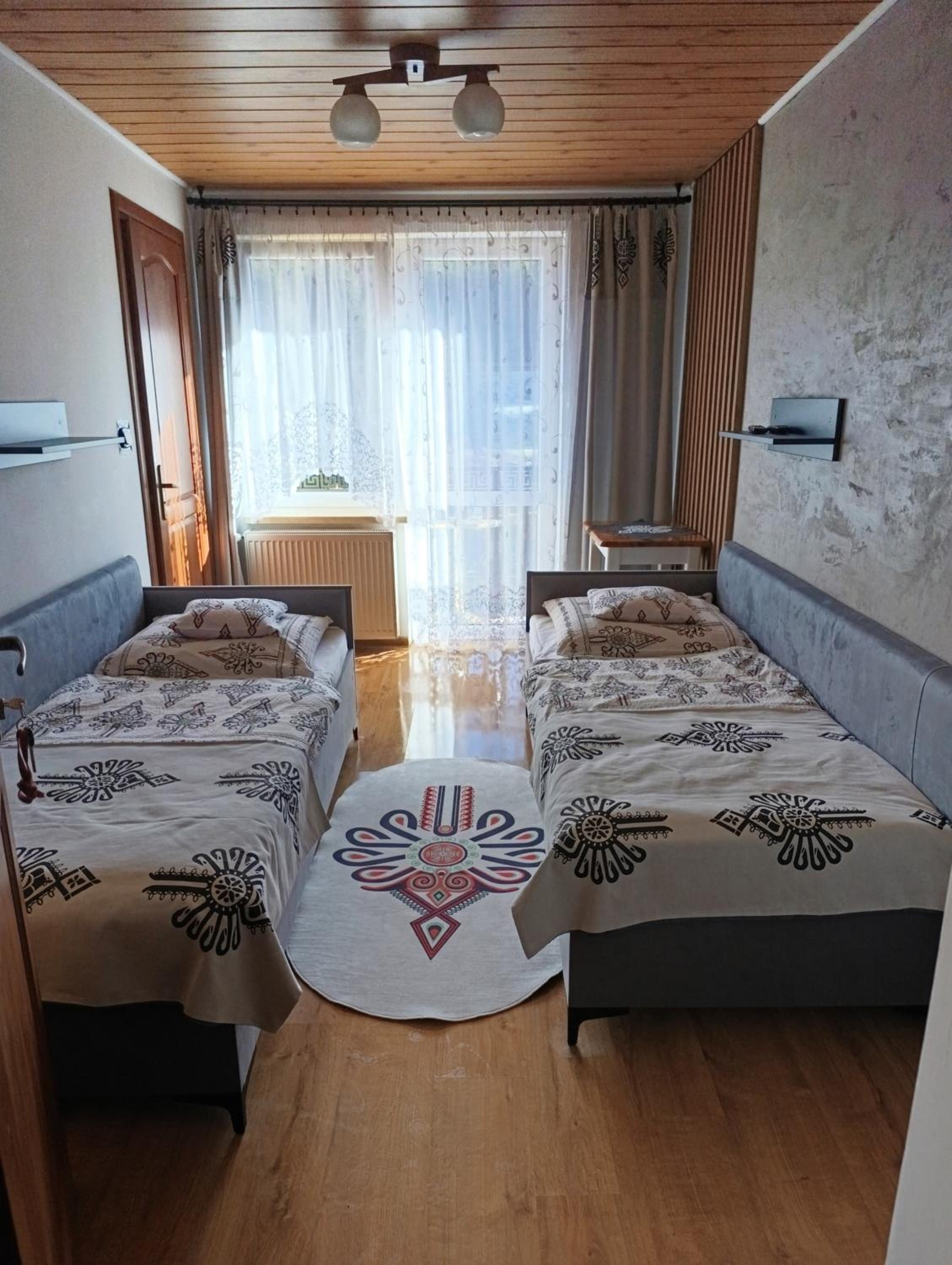 Twin Room with Private Bathroom photo 1