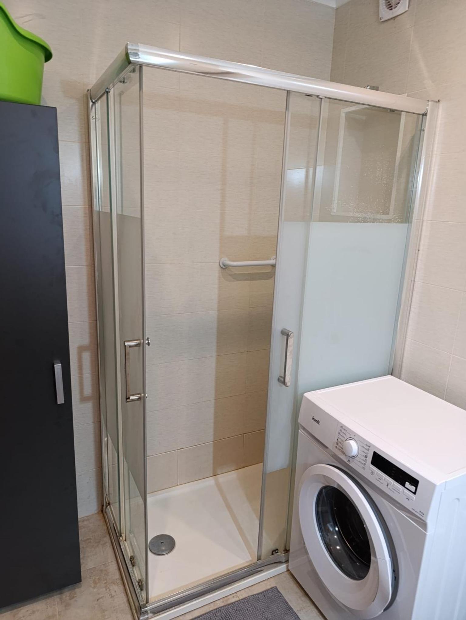 Single Room with Shared Bathroom photo 3