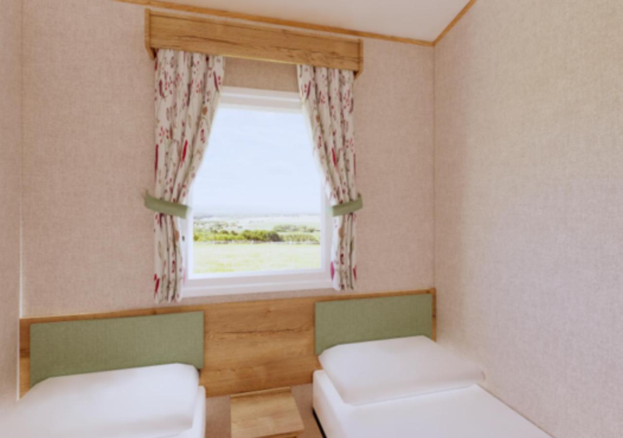 Silver 2 Bed Caravan Pet Friendly photo 2