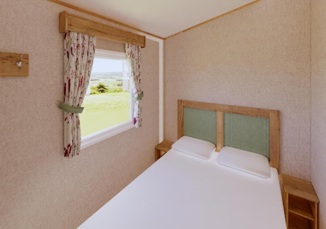 Silver 3 Bed Caravan Pet Friendly photo 1