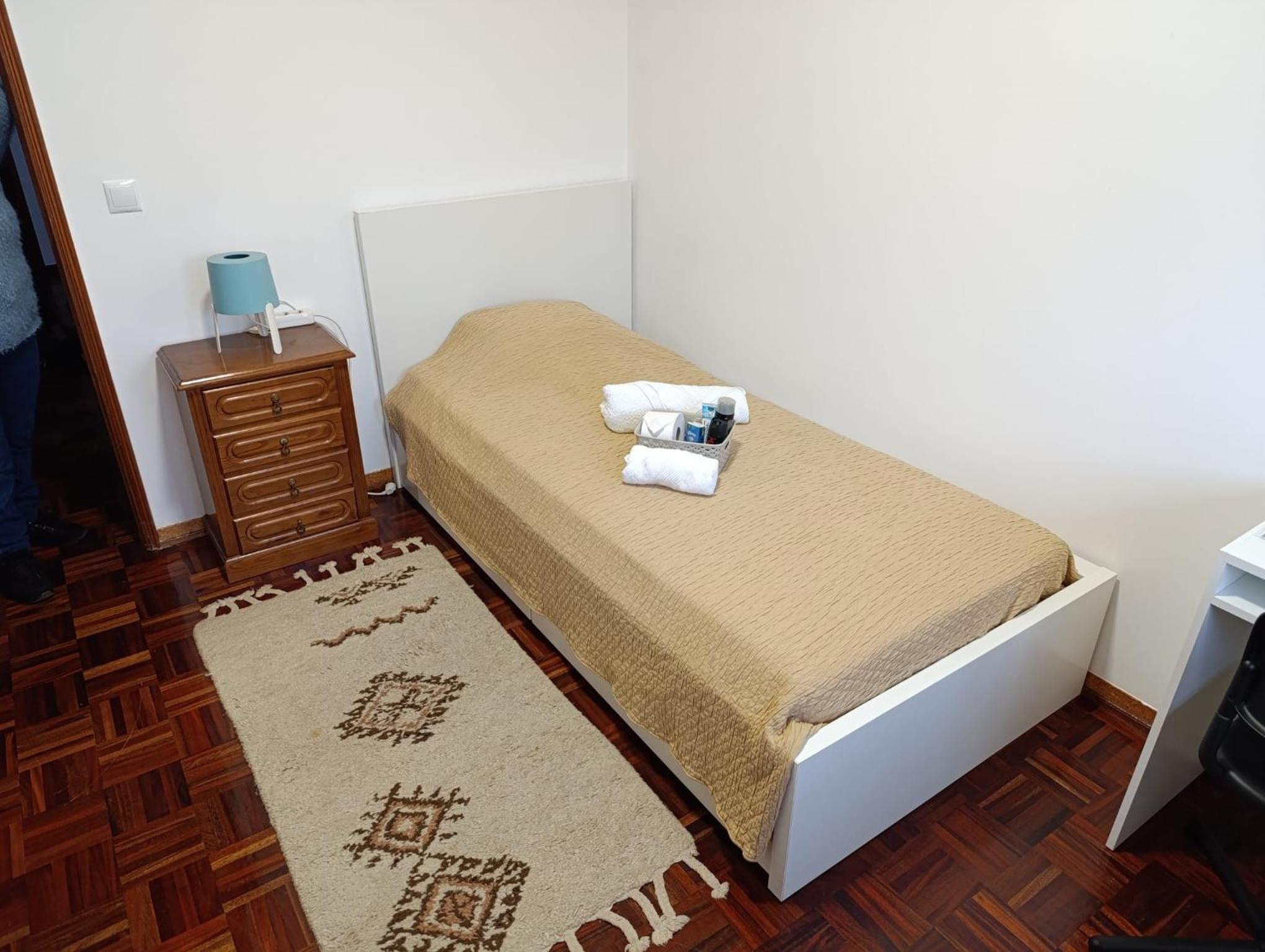 Single Room with Shared Bathroom photo 1