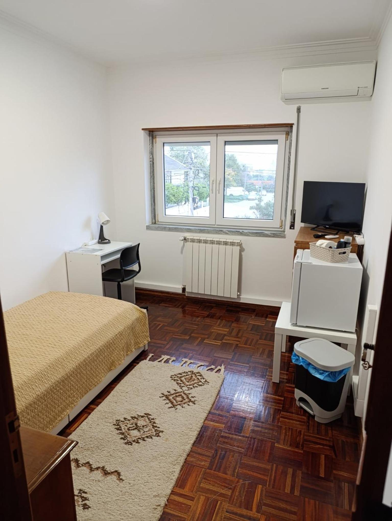 Single Room with Shared Bathroom photo 3