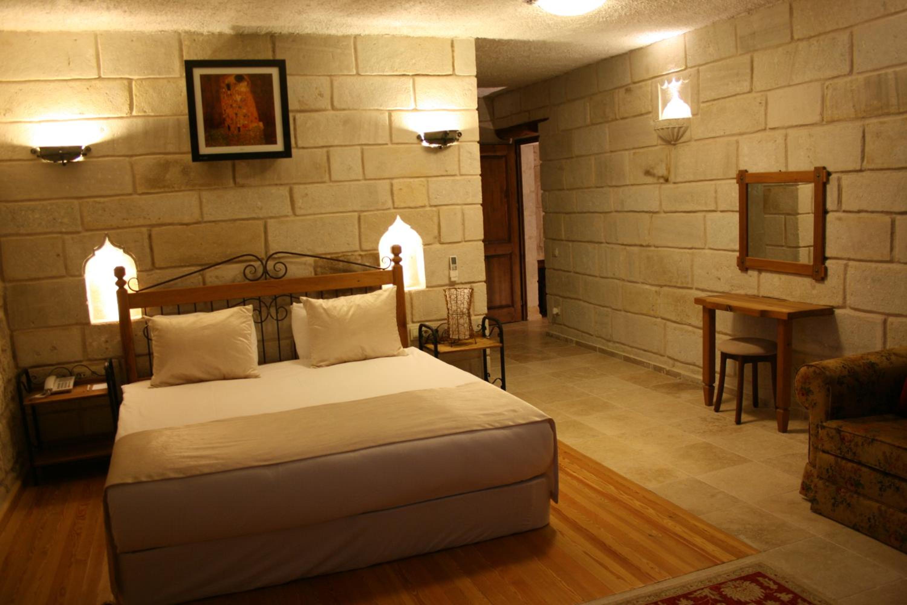 Standard Double Stone Room photo 3