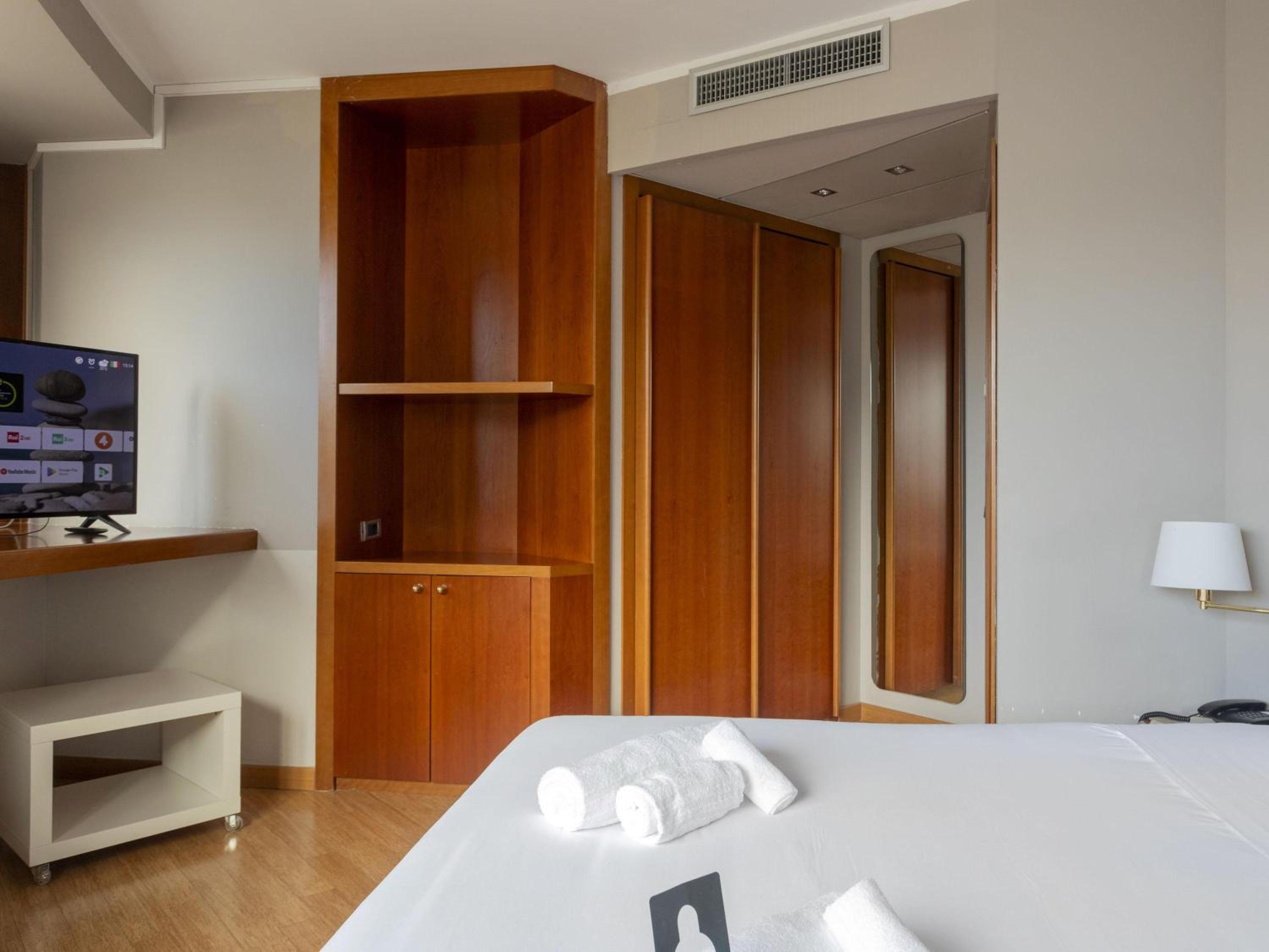 Suite - Photo 5