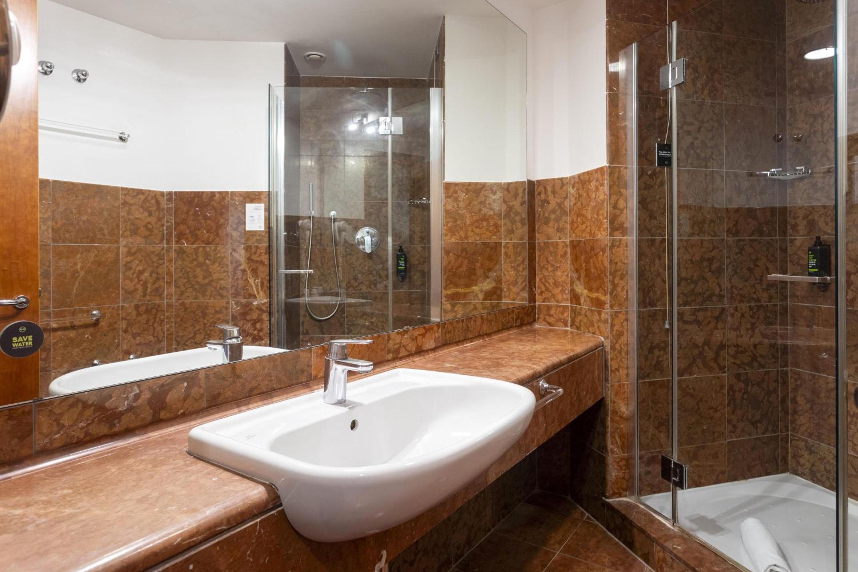 Standard Double Room - Photo 5