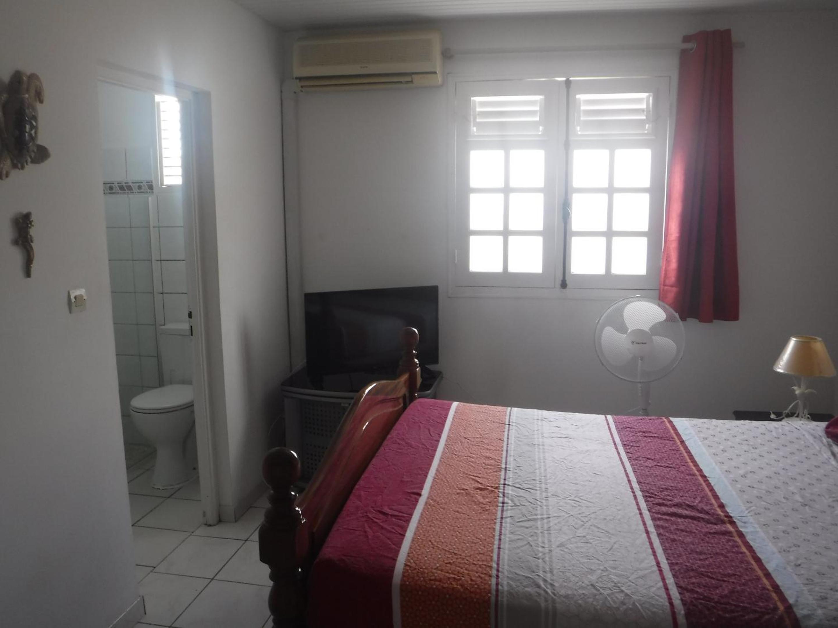Standard Double Room - Photo 19