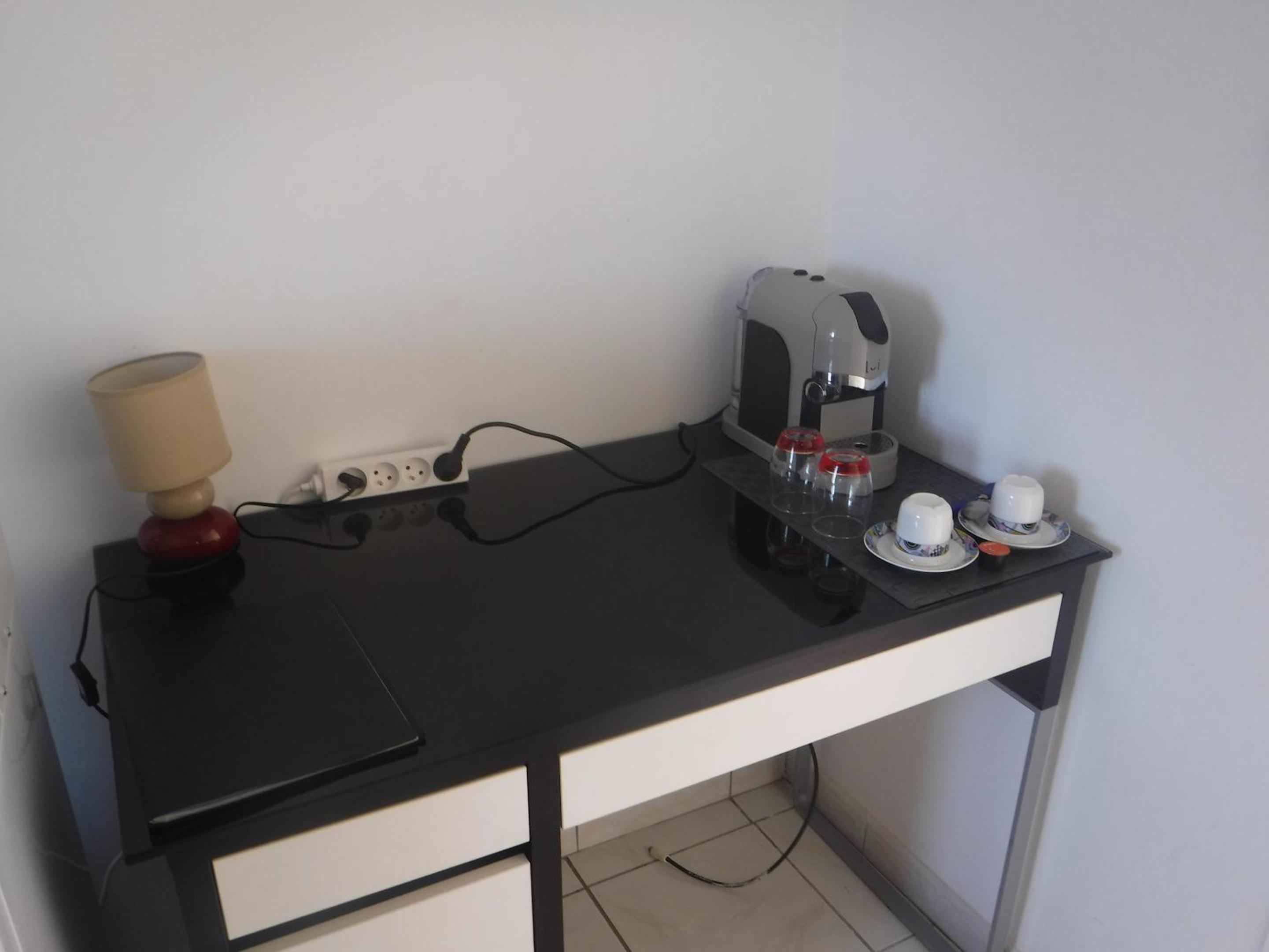 Standard Double Room - Photo 16