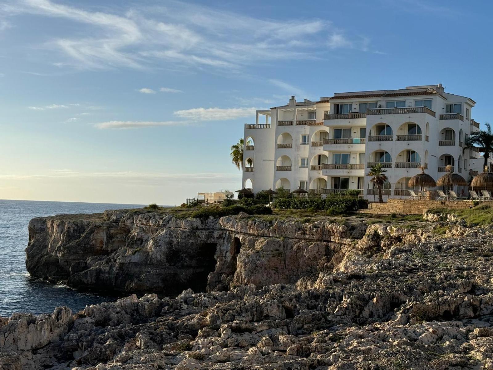 Standard One-Bedroom Apartment with Pool View & Partial Sea View thumbnail 5