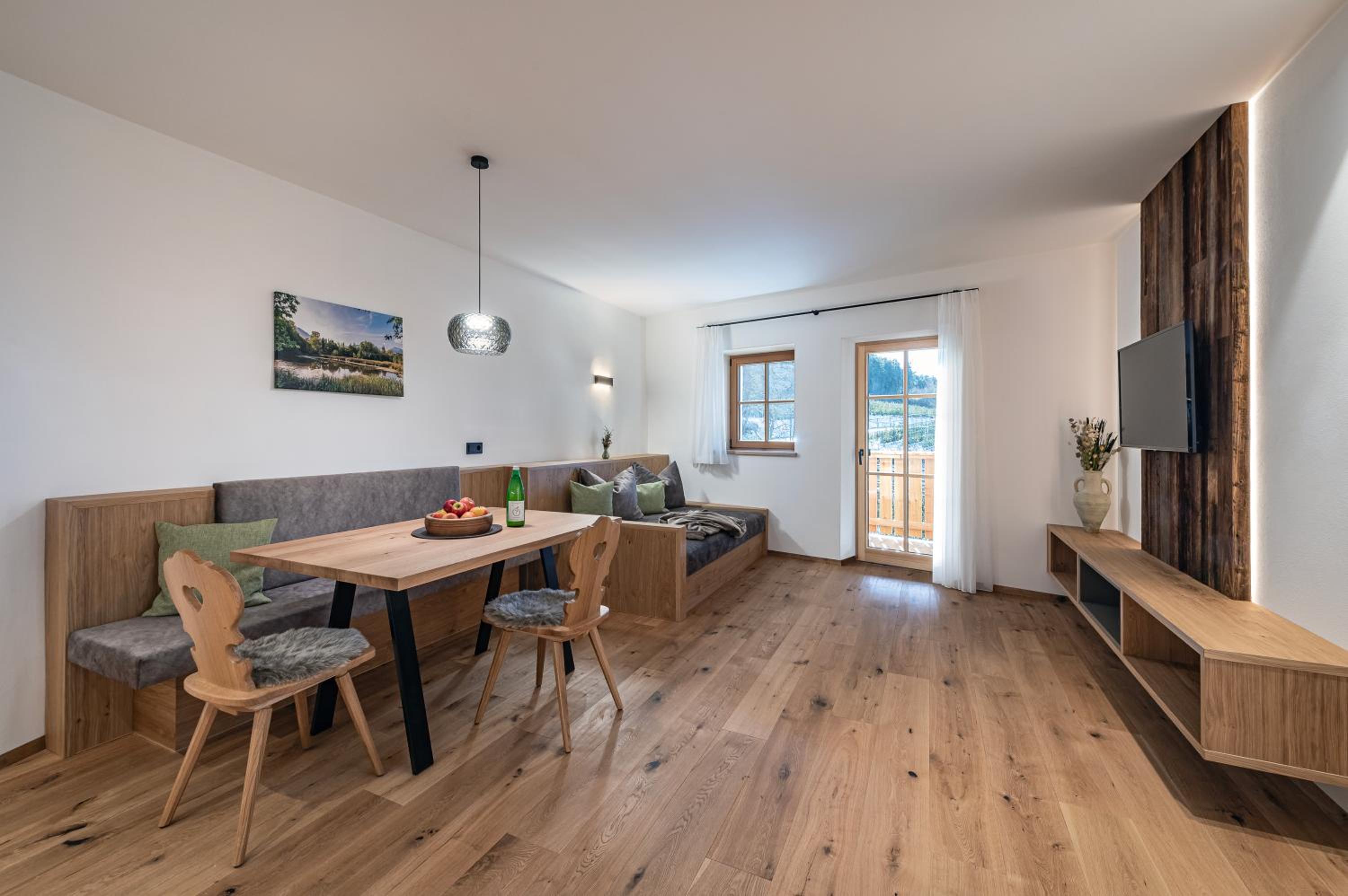 One-Bedroom Apartment with View