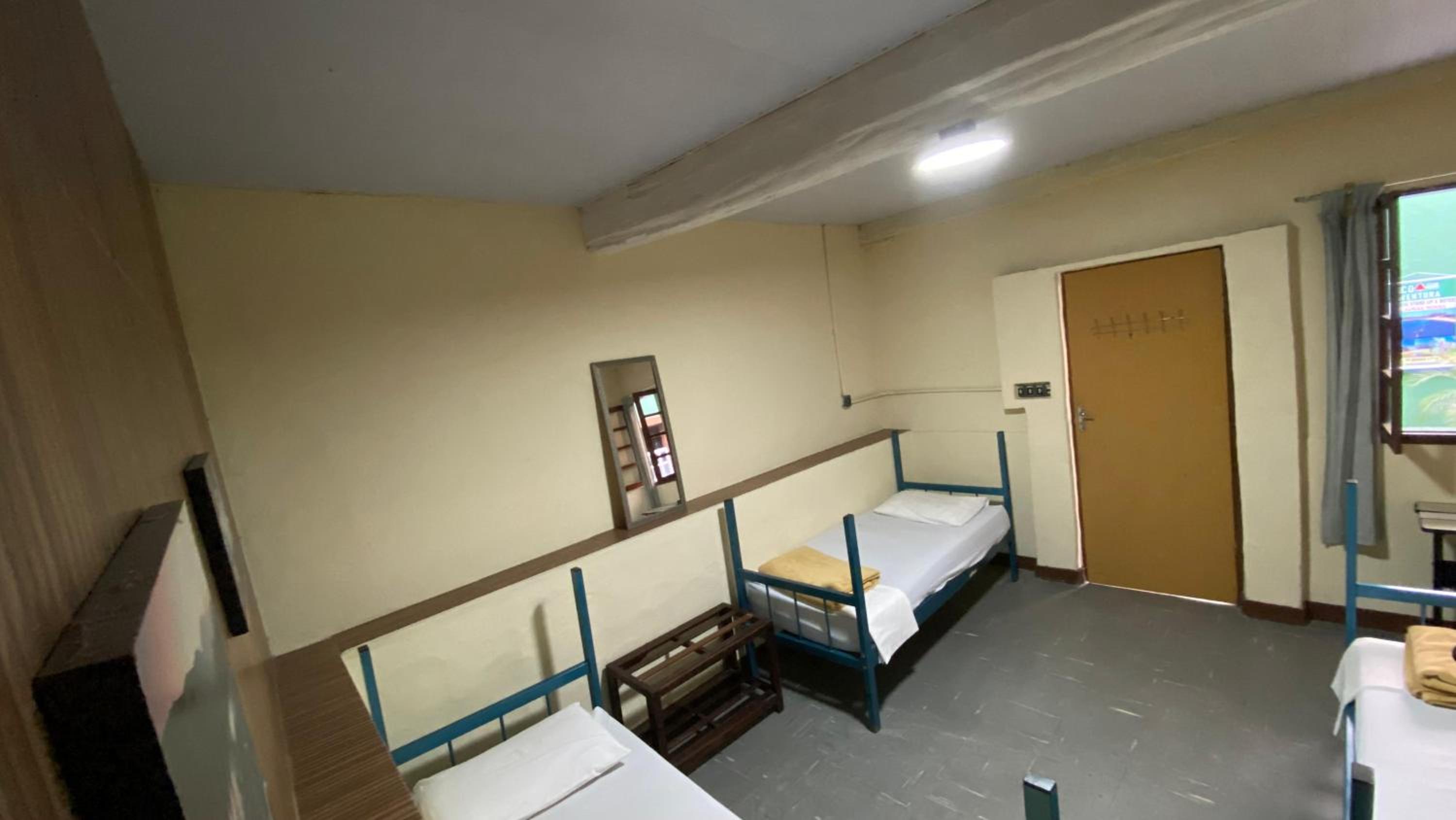 Quarto Triplo com 3 Camas de Solteiro