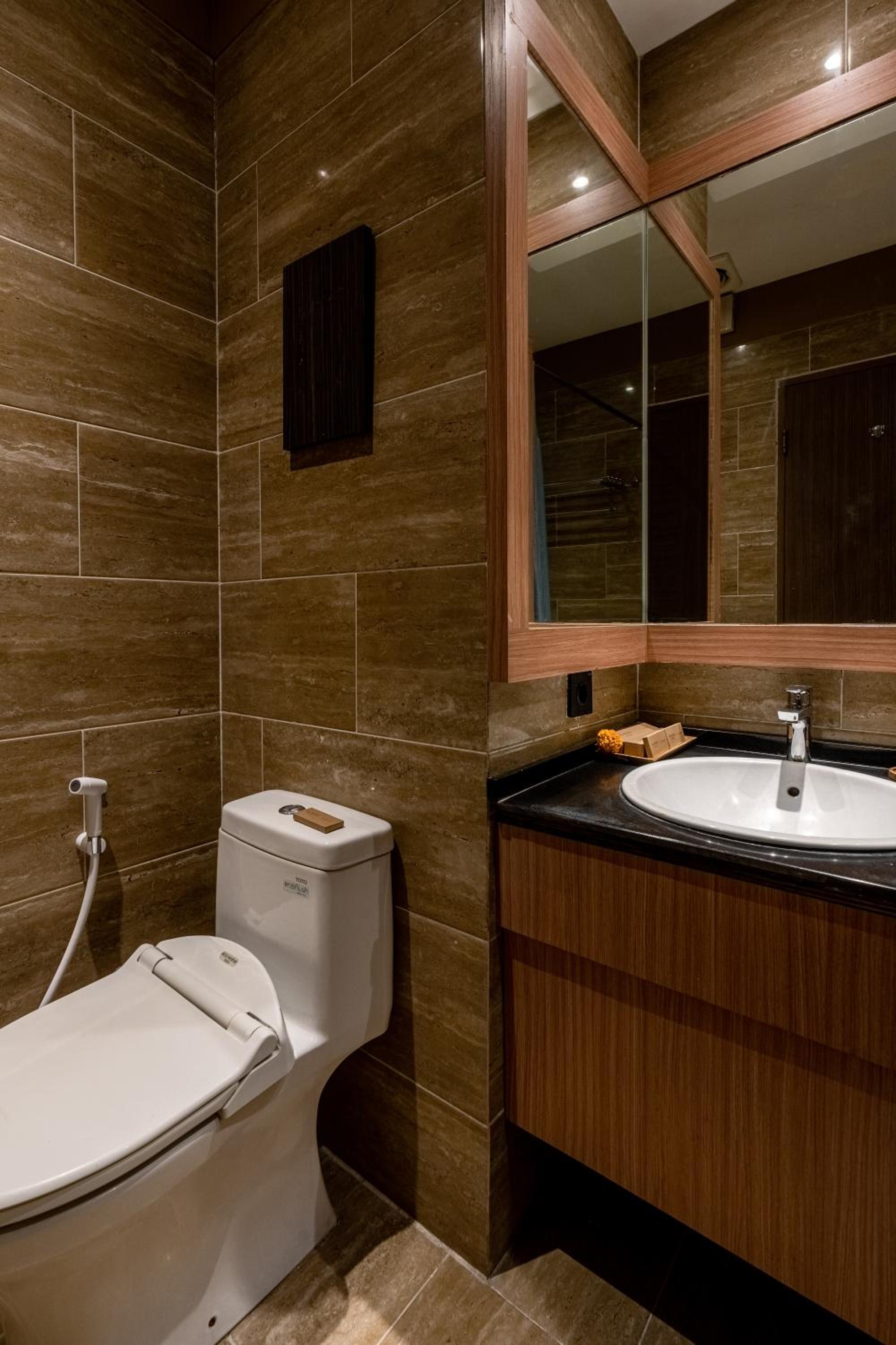 Suite with Balcony - Photo 5