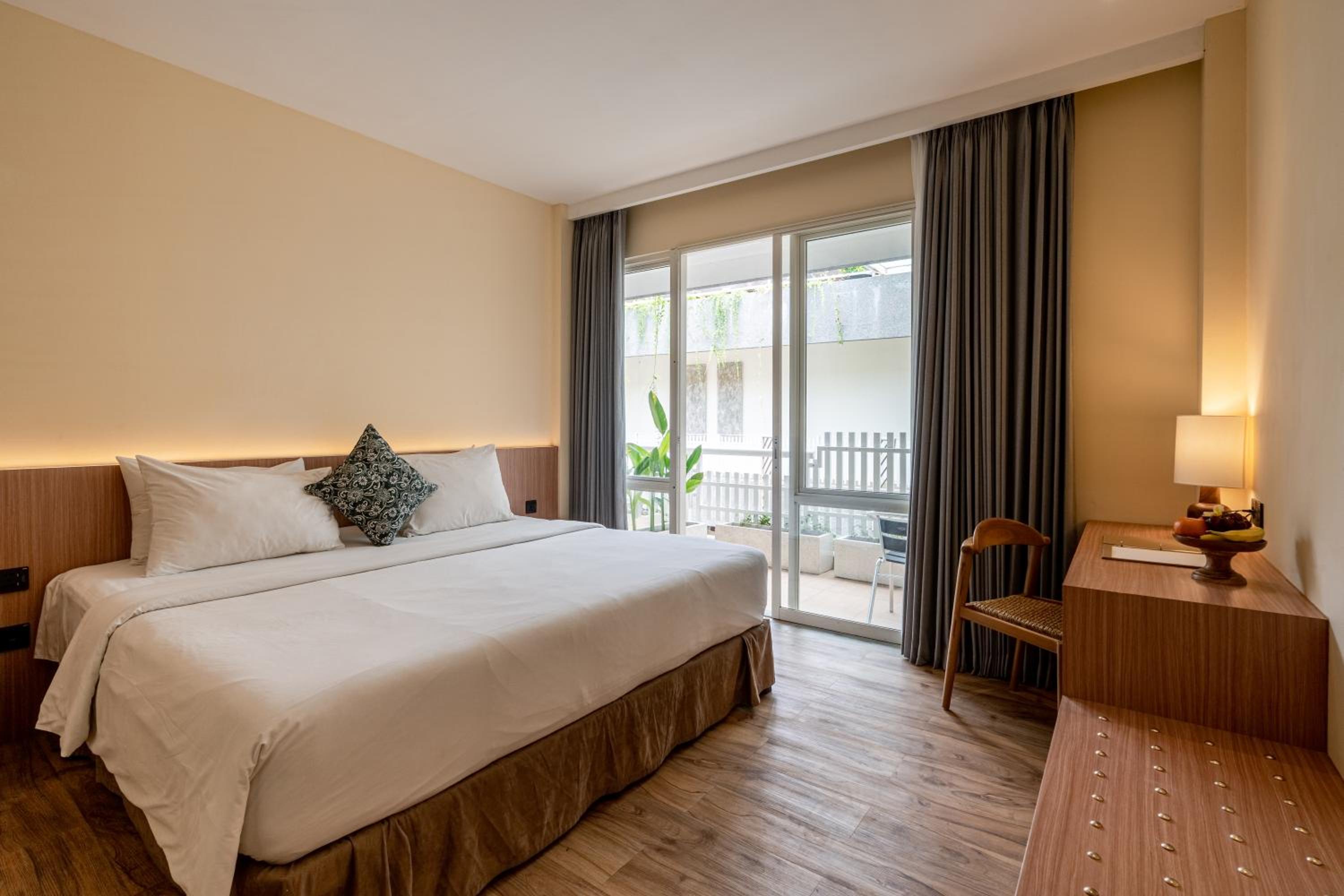 Suite with Balcony - Photo 9