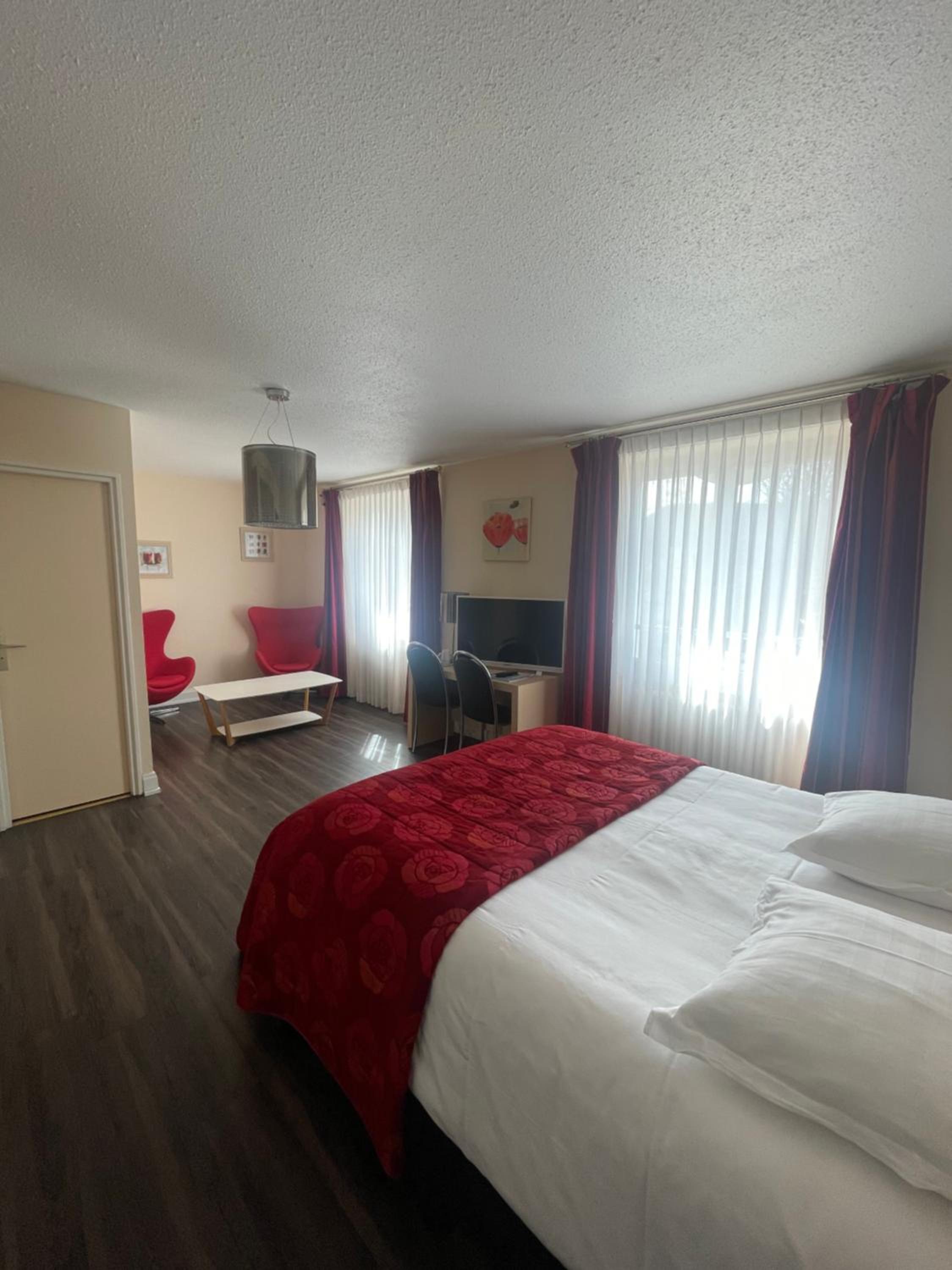 Deluxe Double Room with Balcony & lake view photo 2
