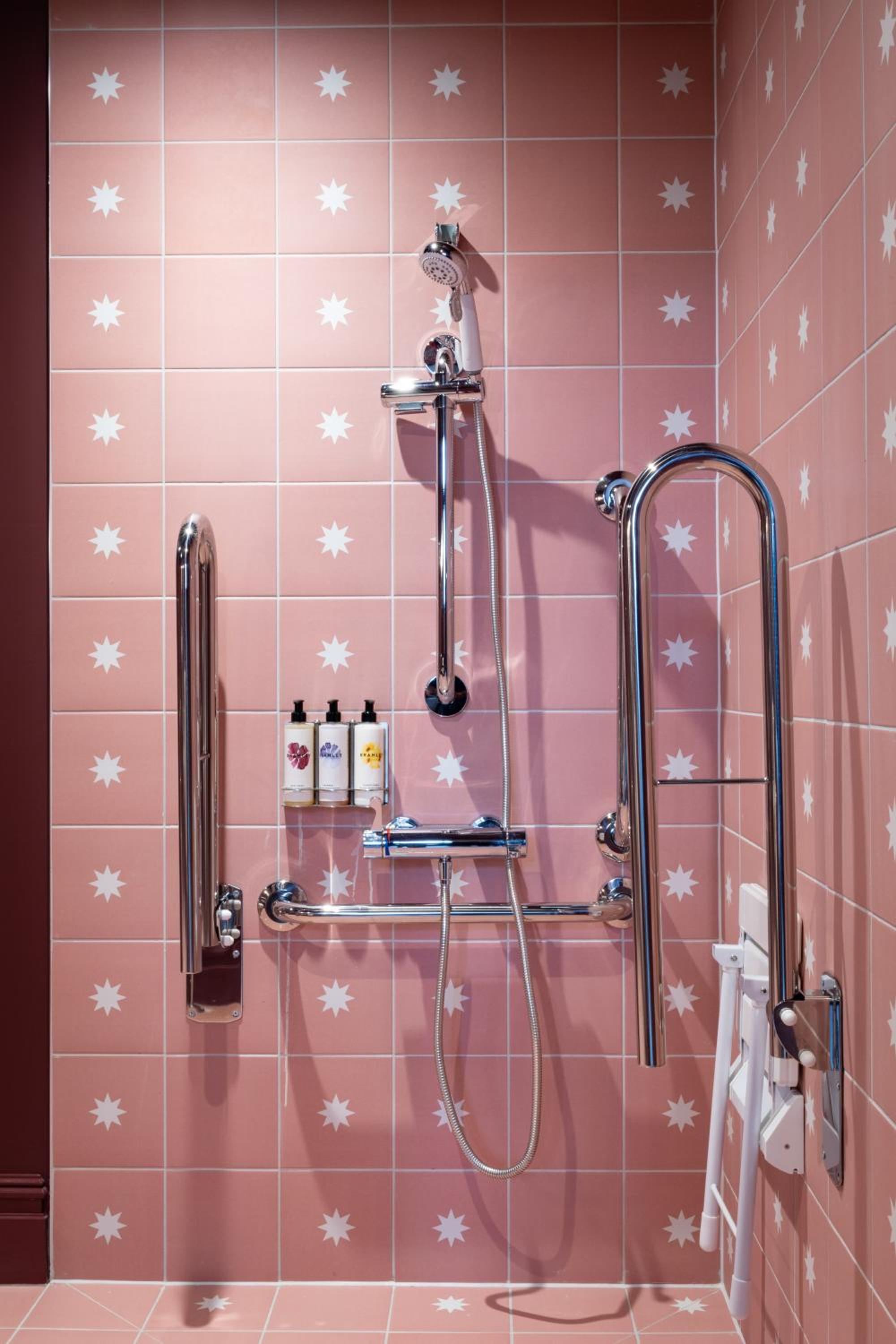 Accessible Luxe King Room photo 3