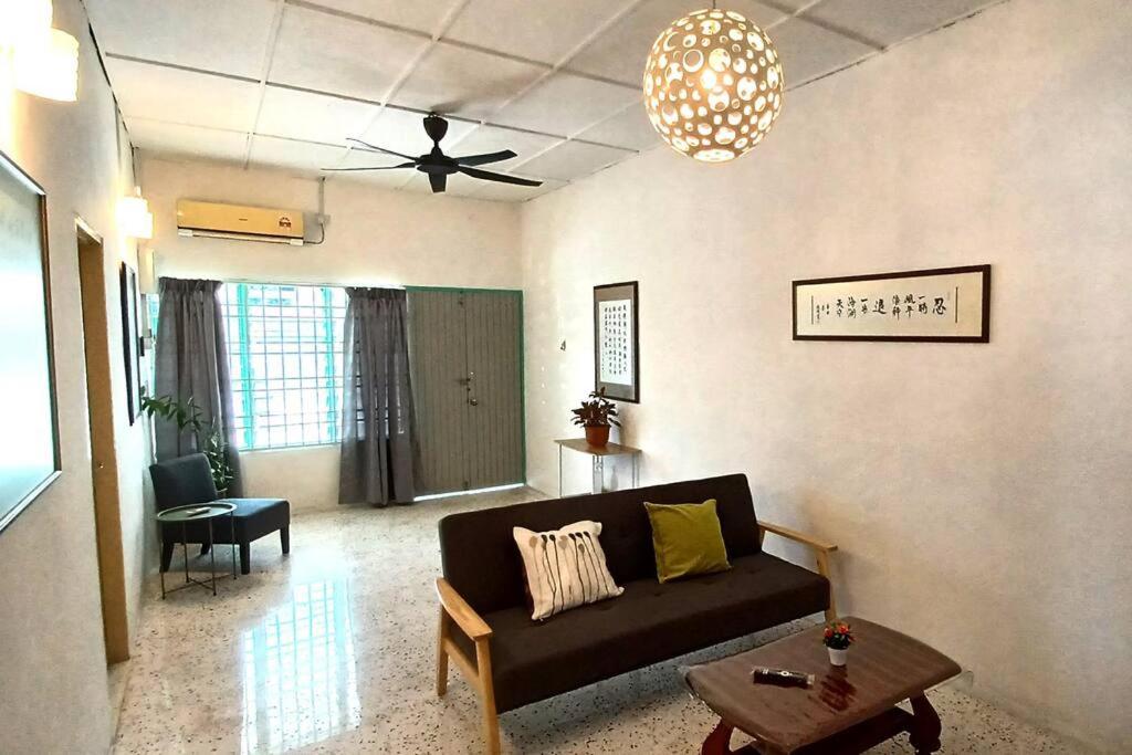 Three-Bedroom House photo 2