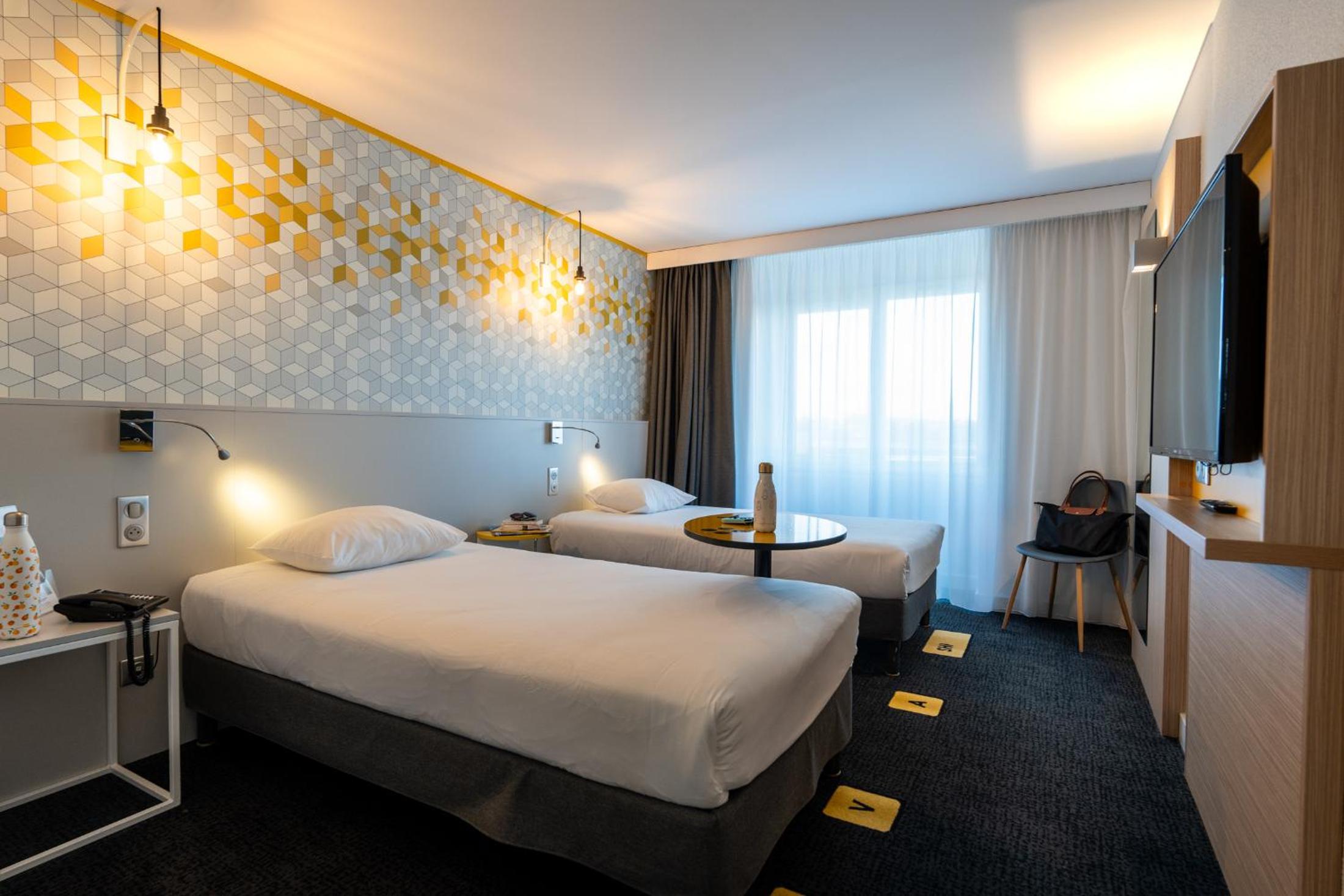 Standard Twin Room - Photo 1