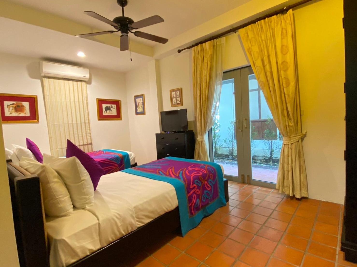 Oriental Deluxe Two Bedroom - Photo 6