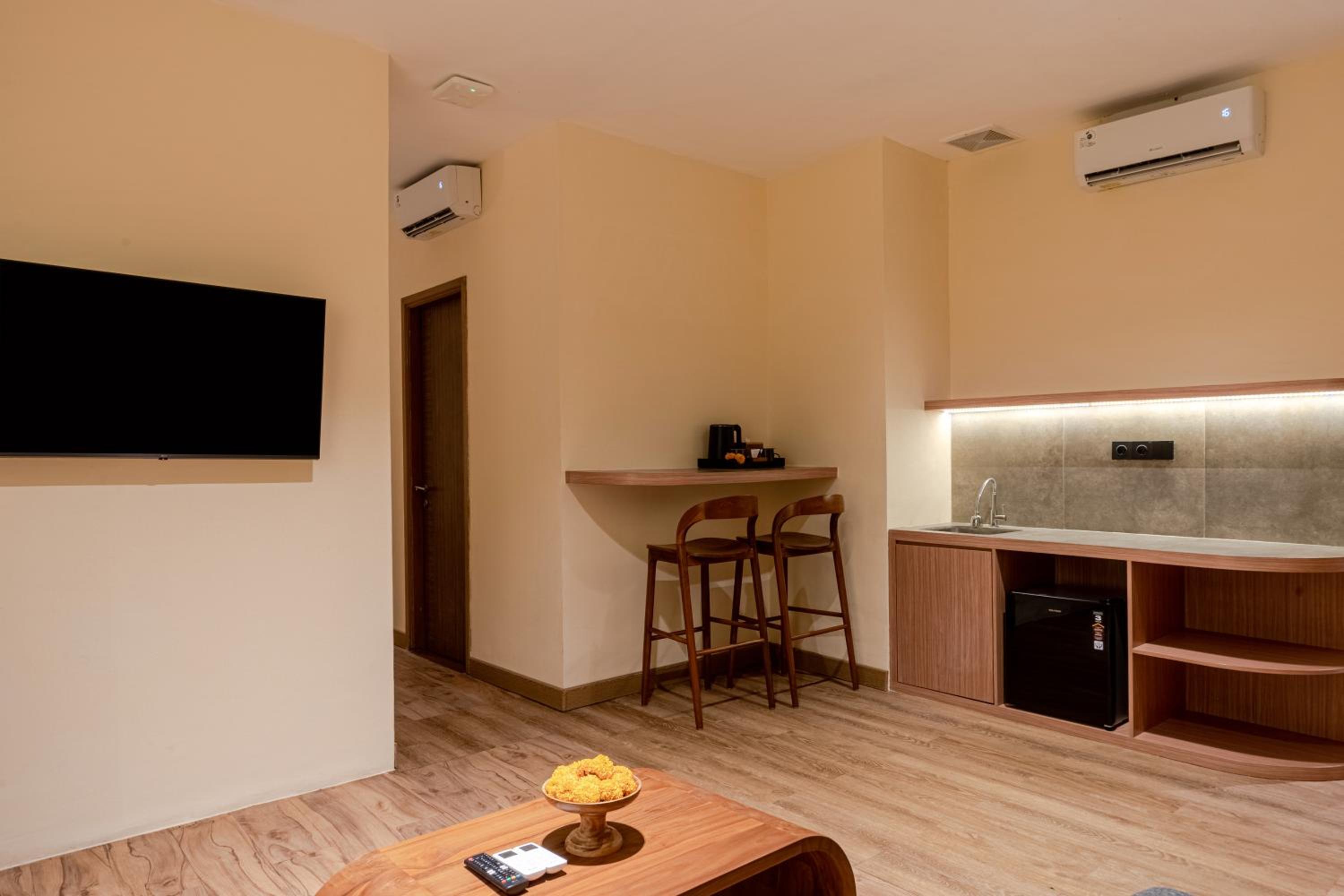 Suite with Balcony - Photo 8