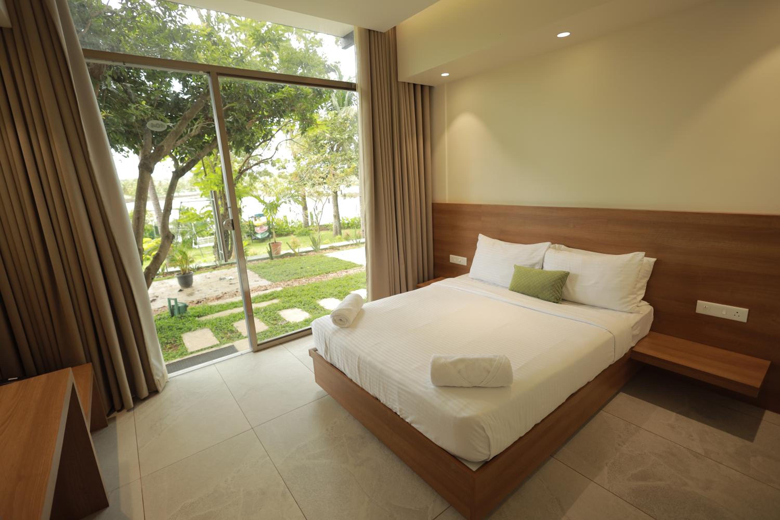 Double Room with Lake View photo 1