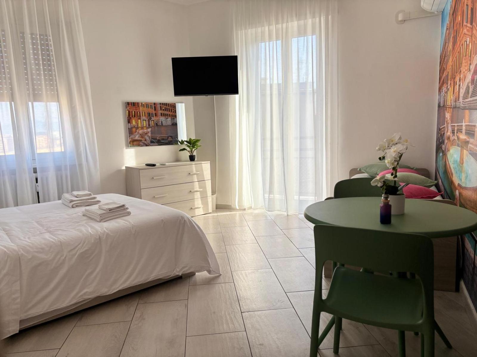 King Room with Balcony photo 2
