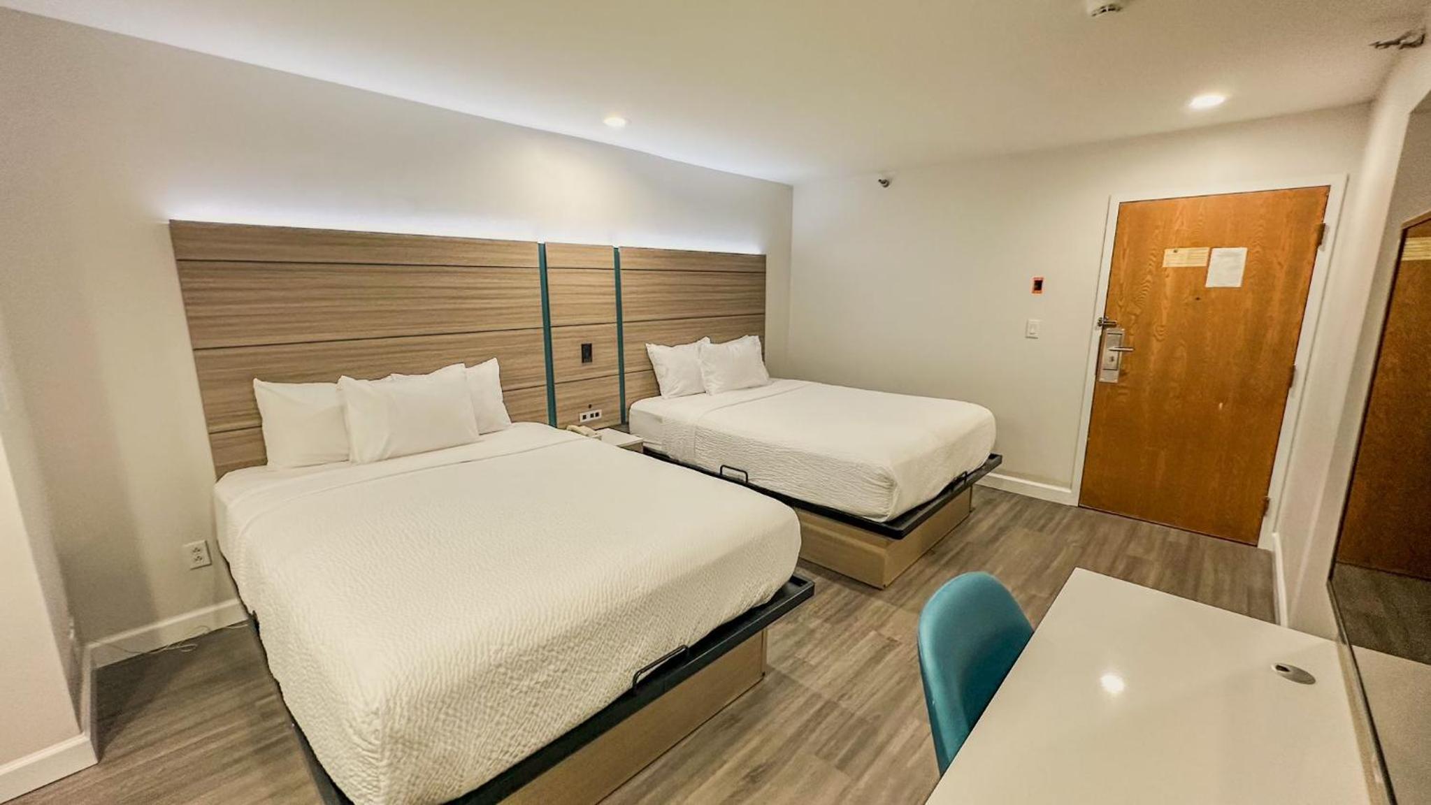 Queen Room with Two Queen Beds - Non-Smoking - Photo 1