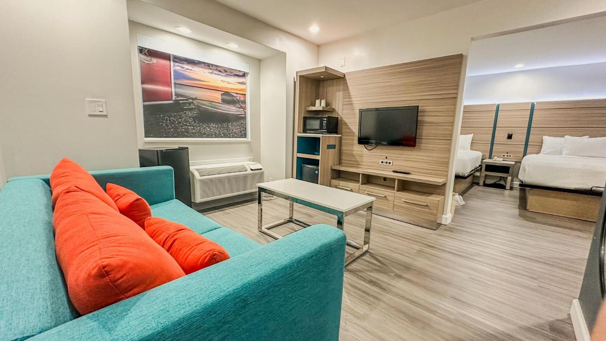 Studio Suite with Two Queen Beds - Non-Smoking - Photo 3