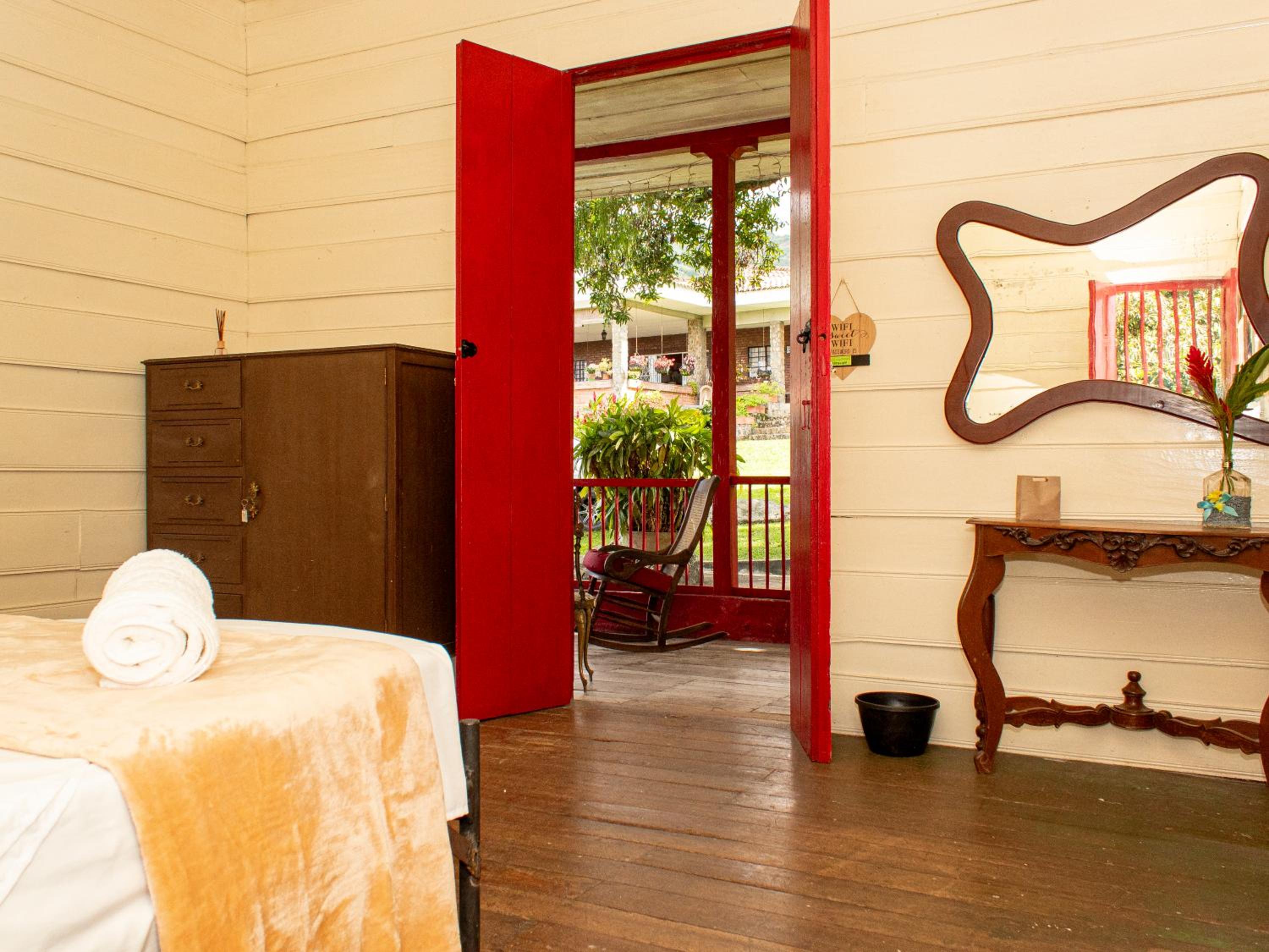 Basic Triple Room With Shared Bathroom photo 3