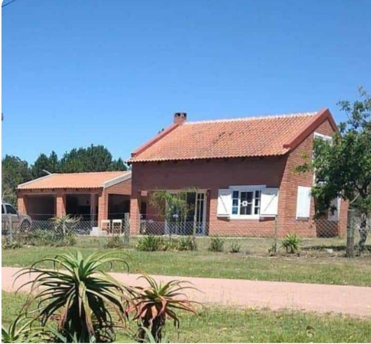 Three-Bedroom House photo 2