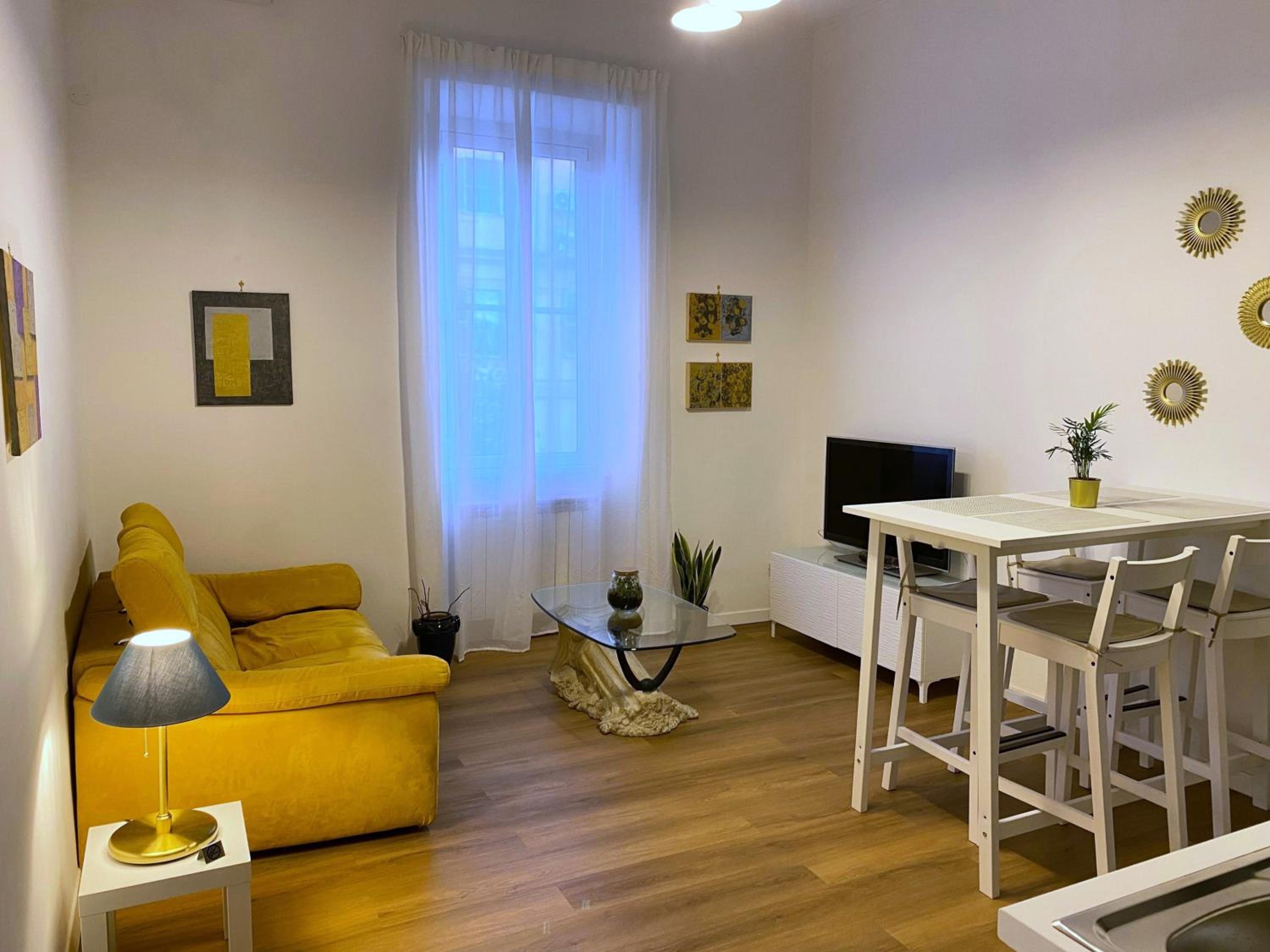 One-Bedroom Apartment photo 1