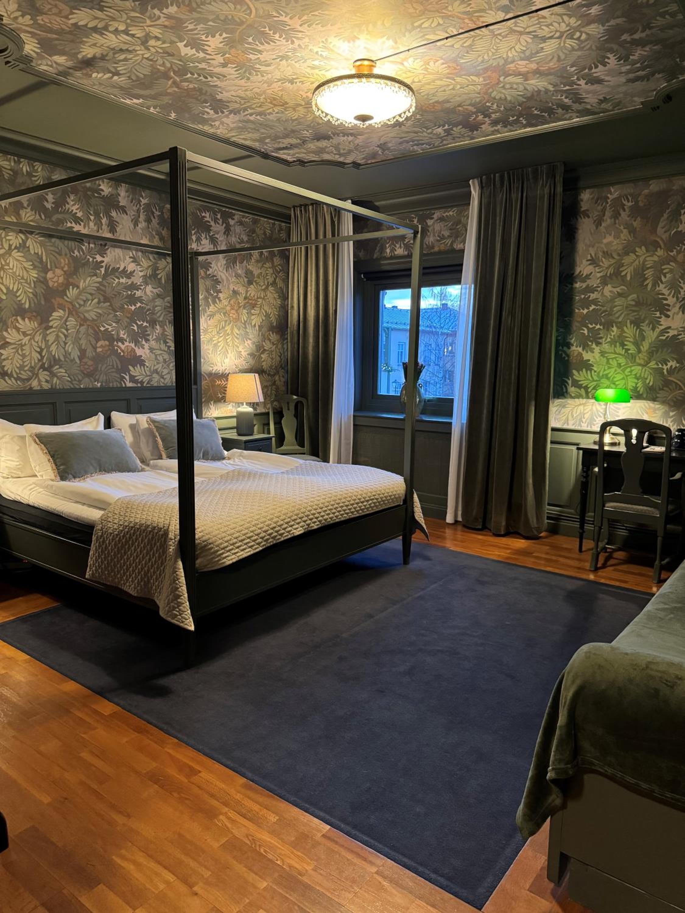 Large Double or Twin Room photo 3