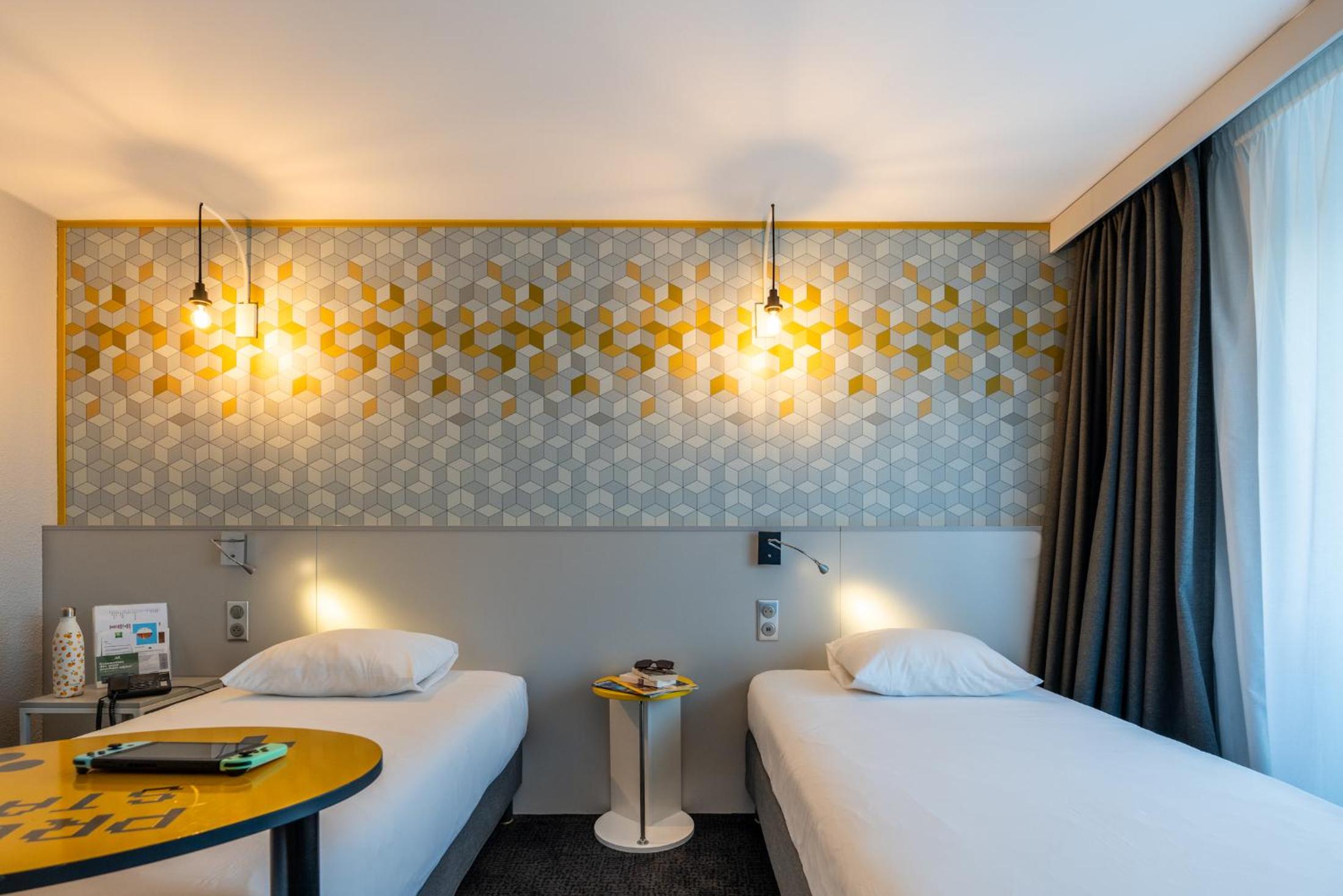 Standard Twin Room - Photo 3