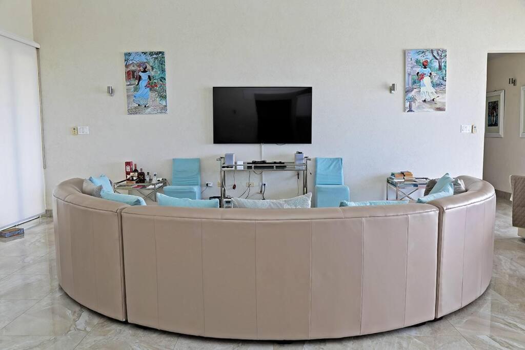 Three-Bedroom Villa photo 1