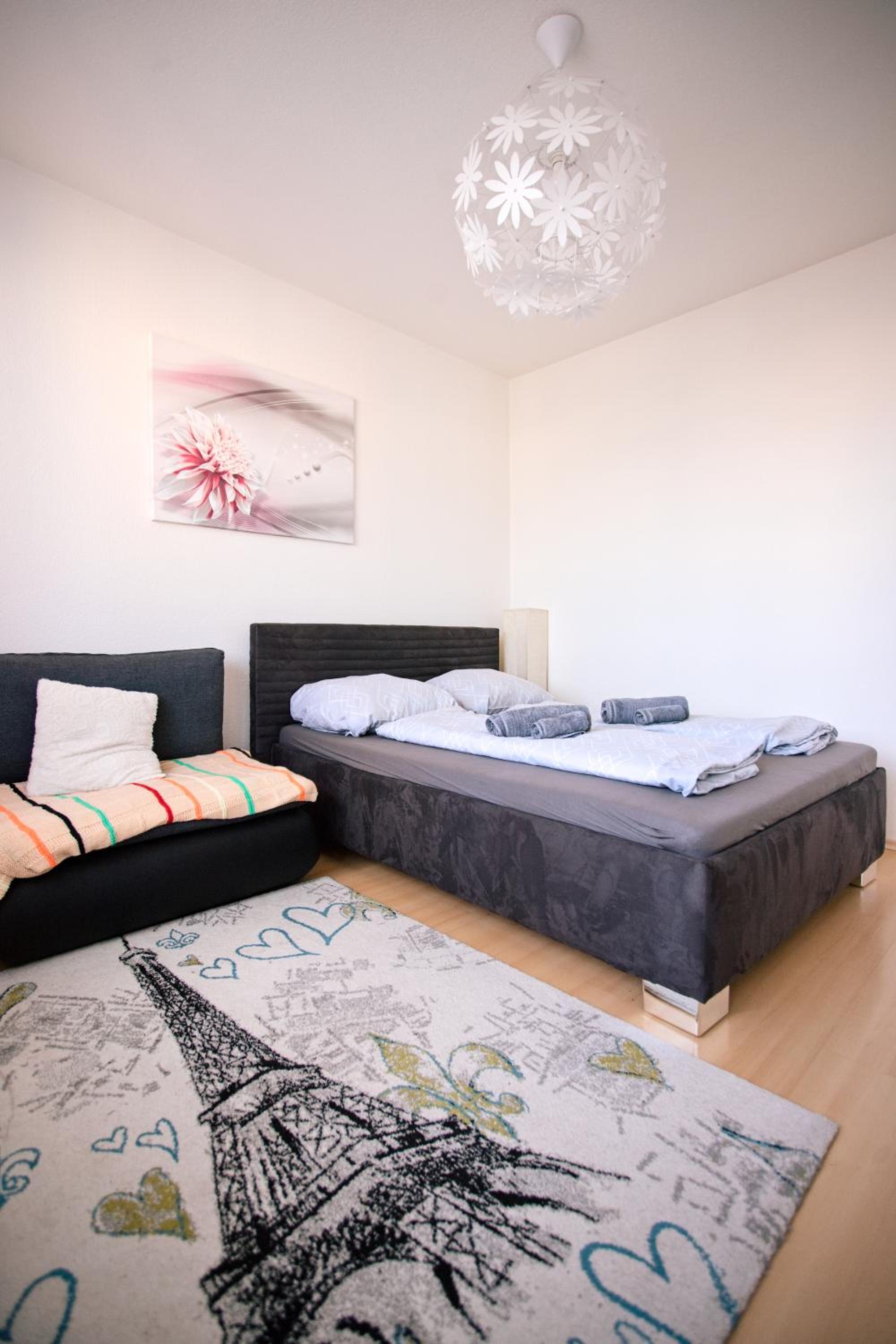 One-Bedroom Apartment photo 1