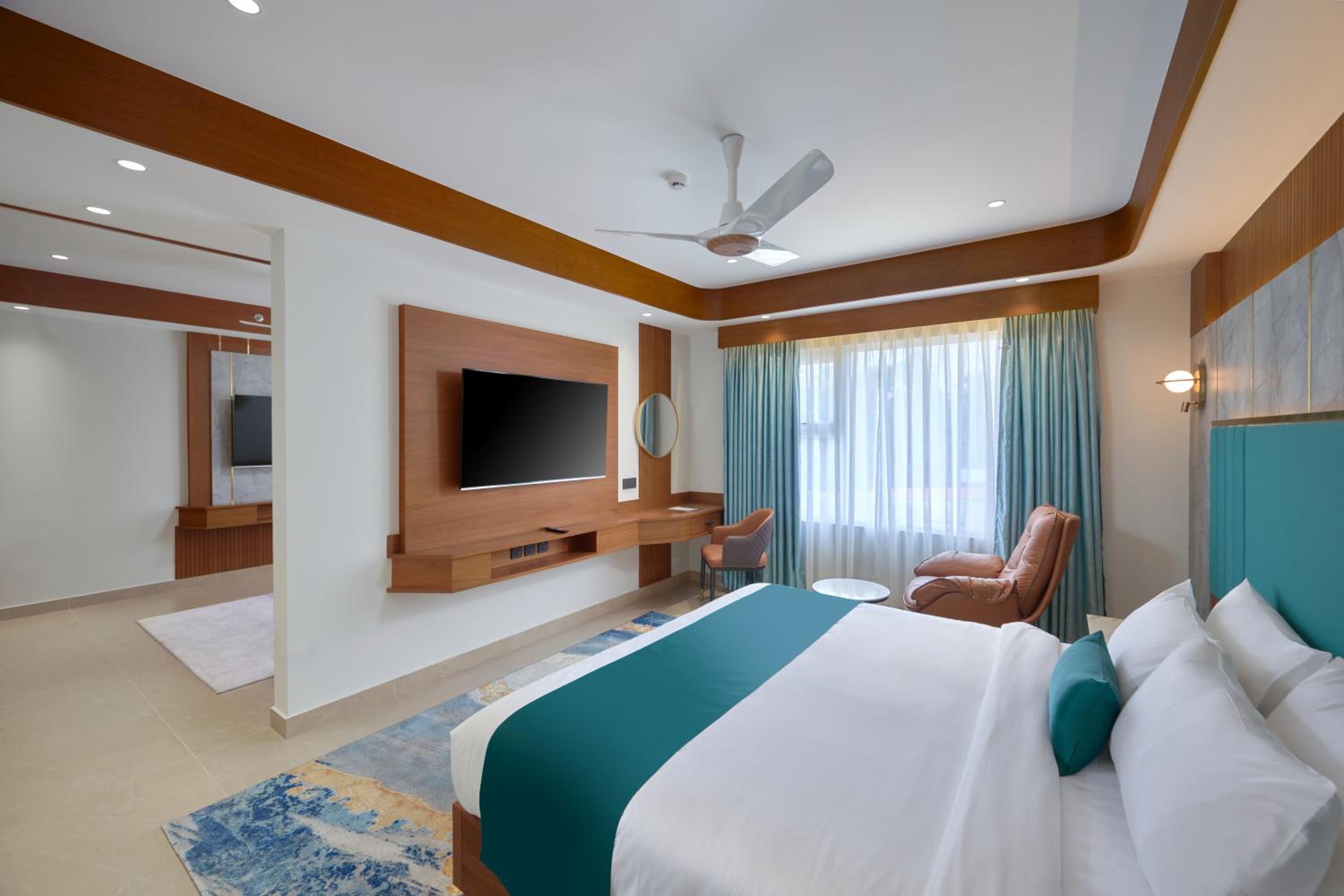 Suite - Photo 1