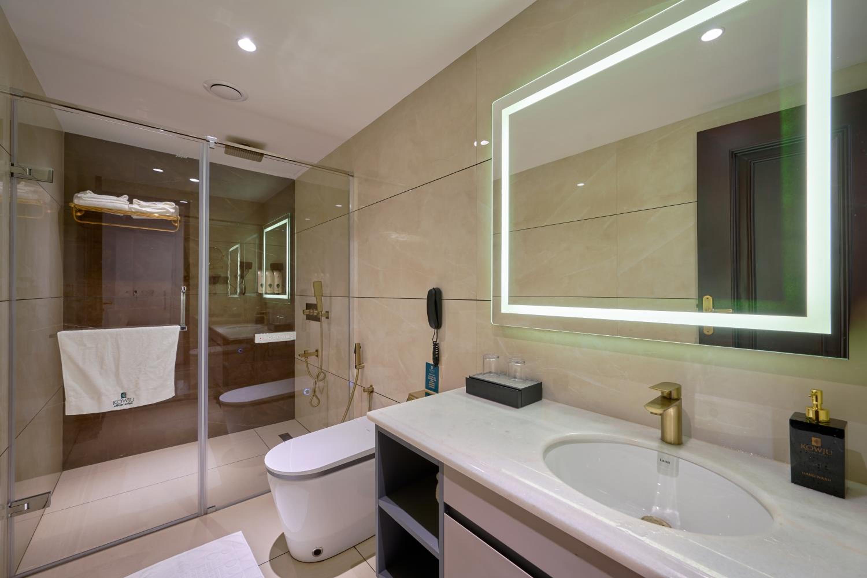 Suite - Photo 4