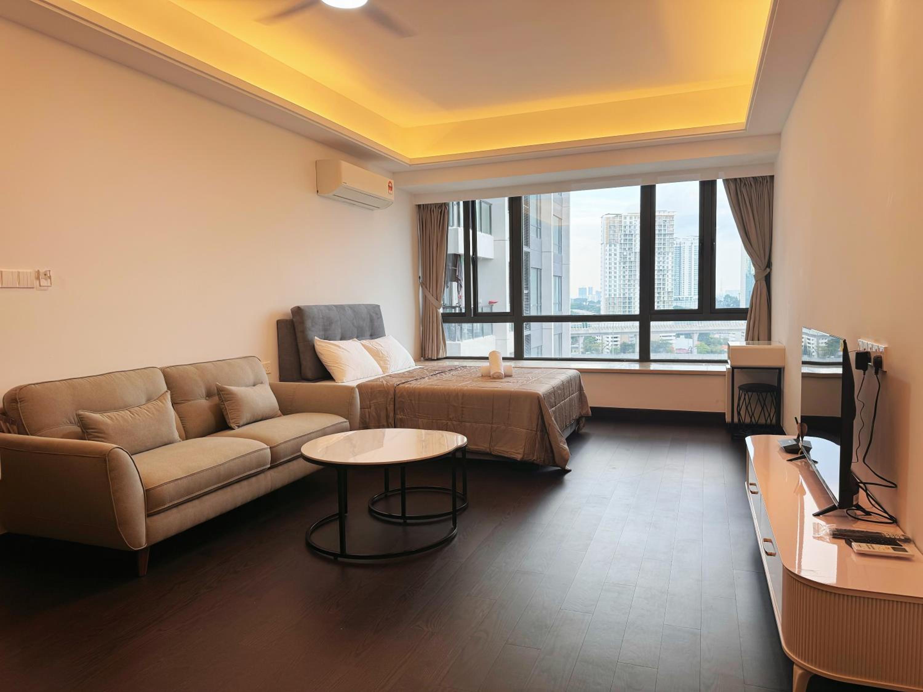 Deluxe One-Bedroom Apartment with Ocean View photo 3