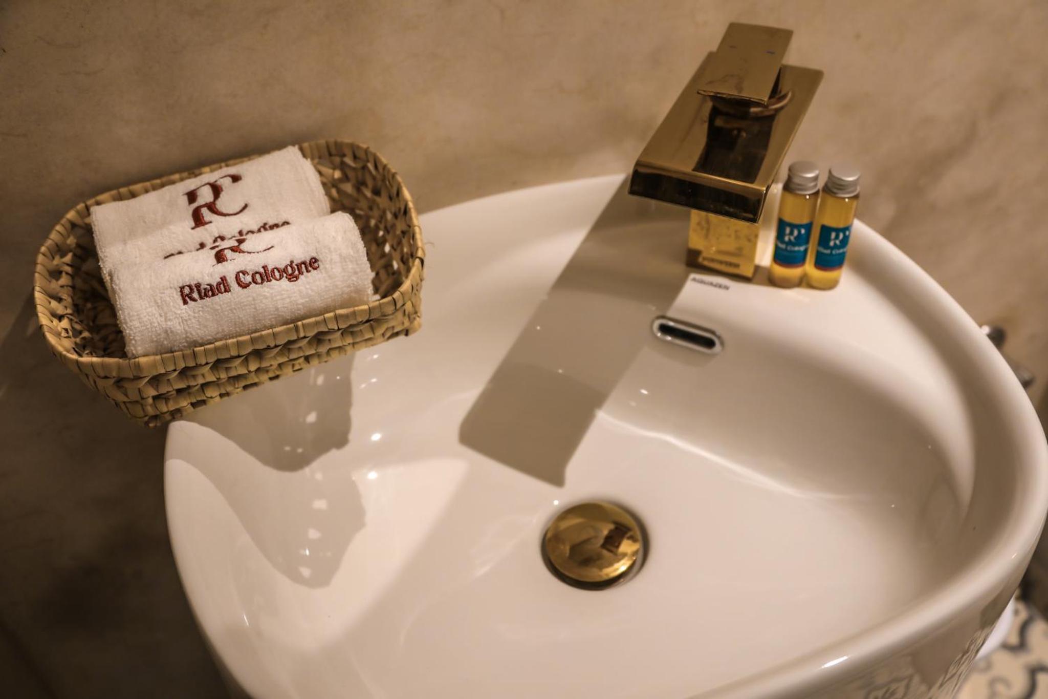 Standard Double or Twin Room - Photo 11