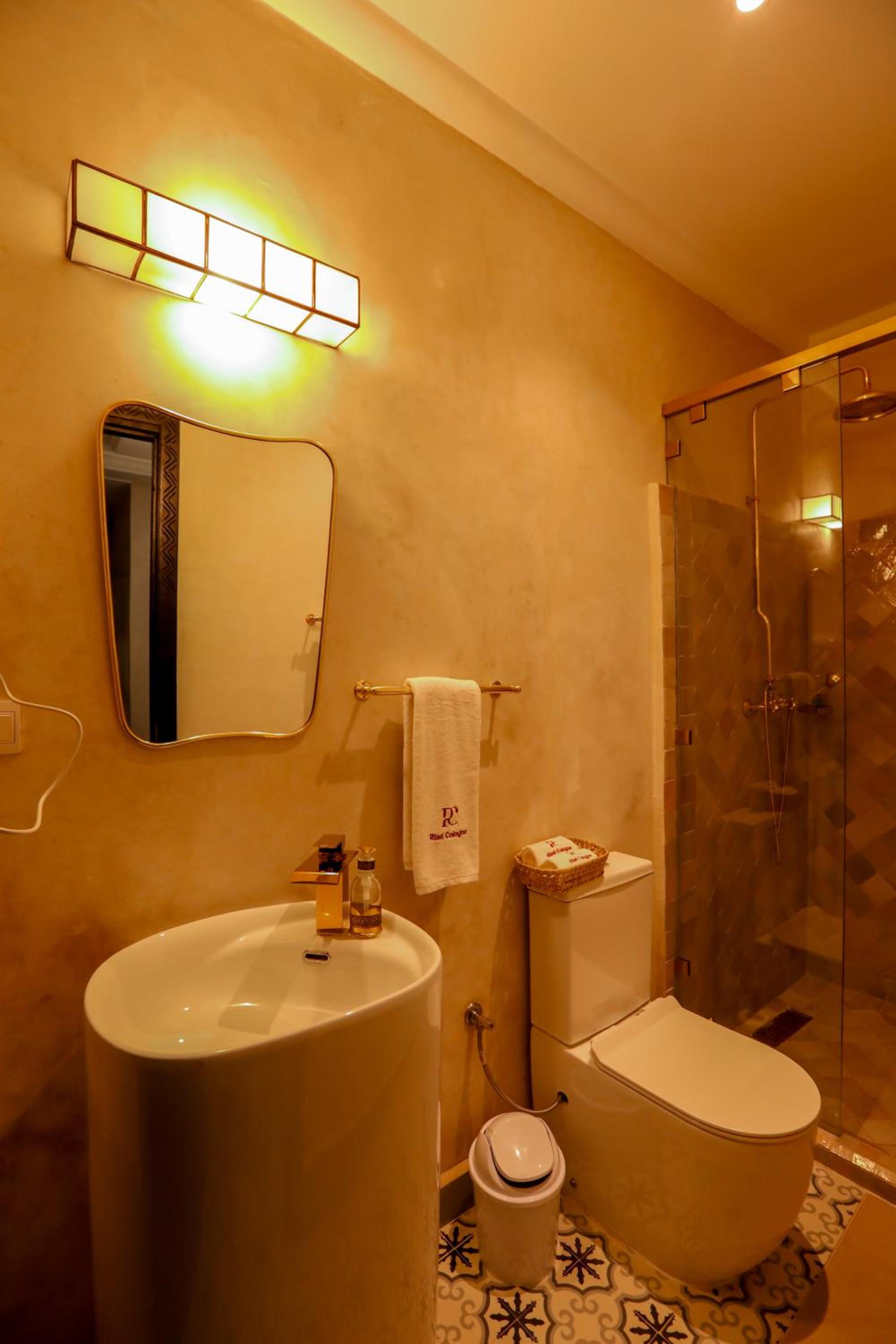 Standard Double or Twin Room - Photo 8