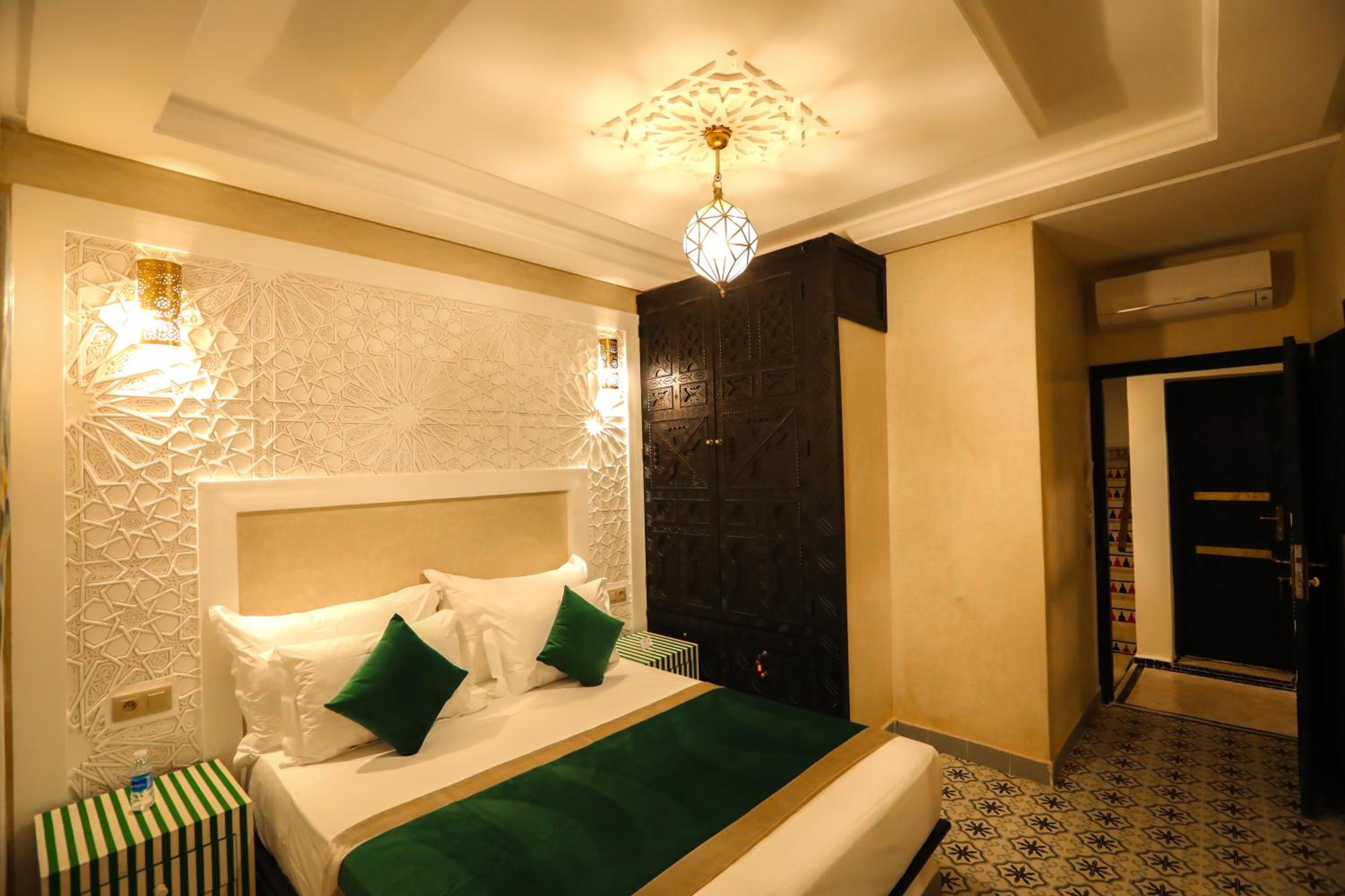 Standard Double or Twin Room - Photo 10