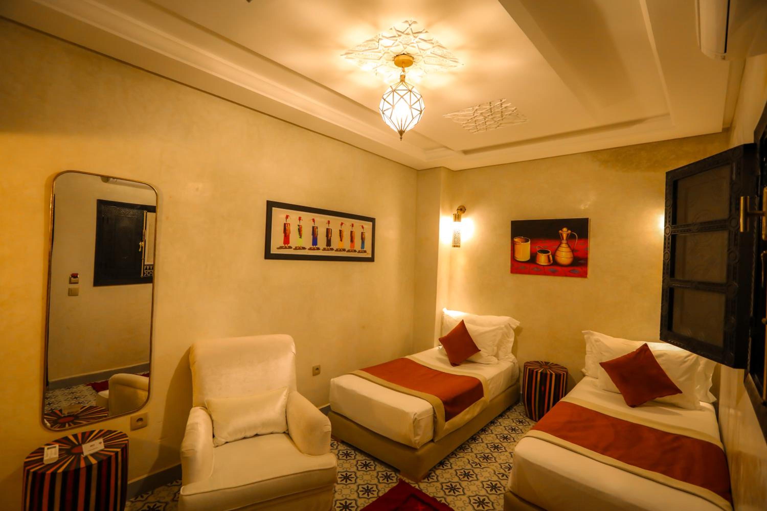 Standard Double or Twin Room - Photo 16