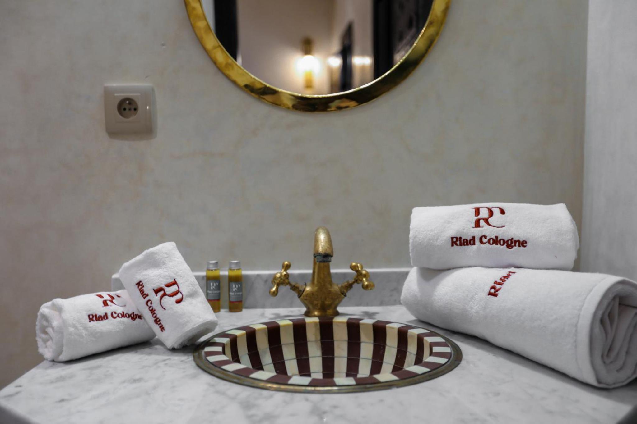 Standard Double or Twin Room - Photo 17