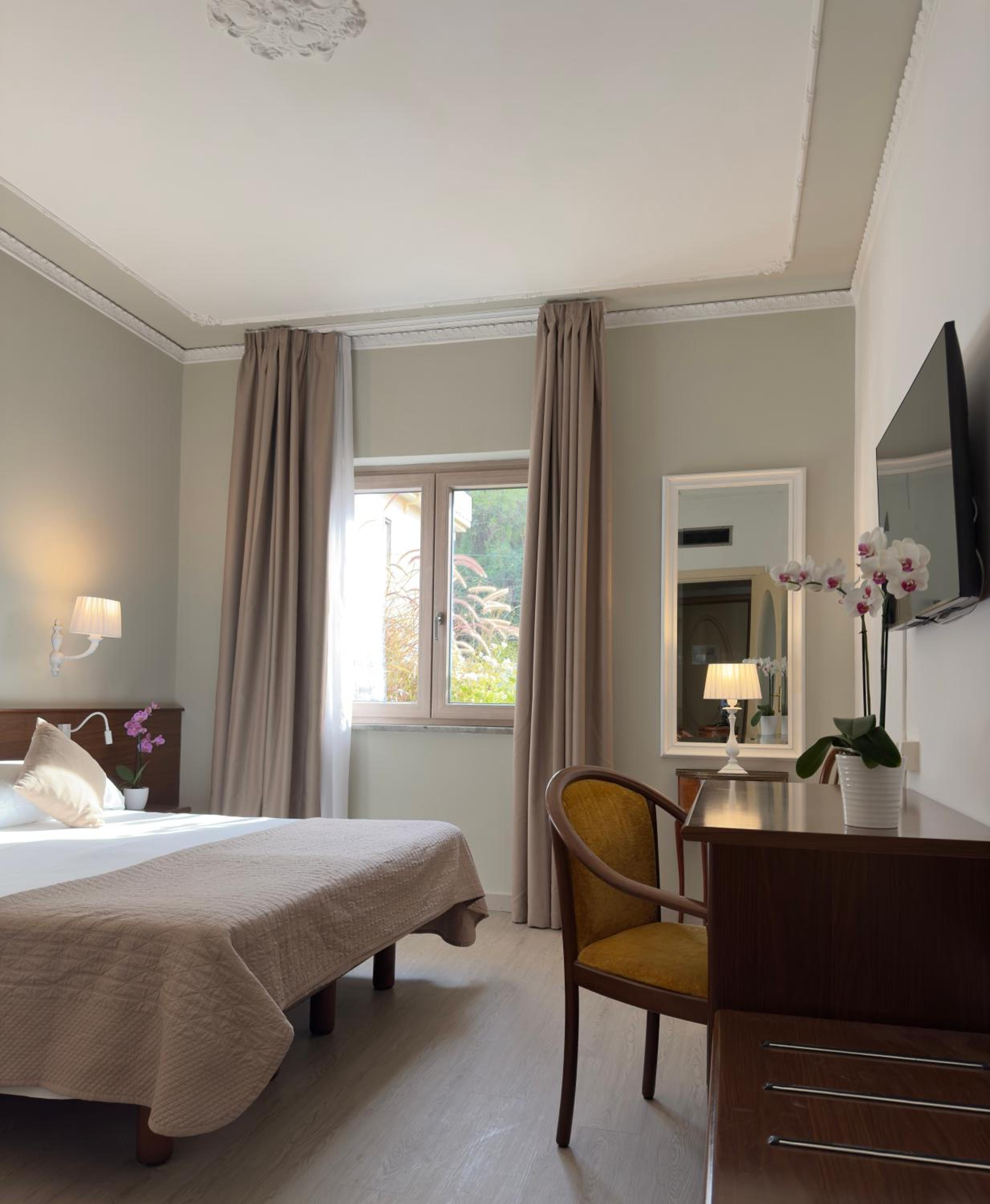 Double or Twin Room - Photo 2