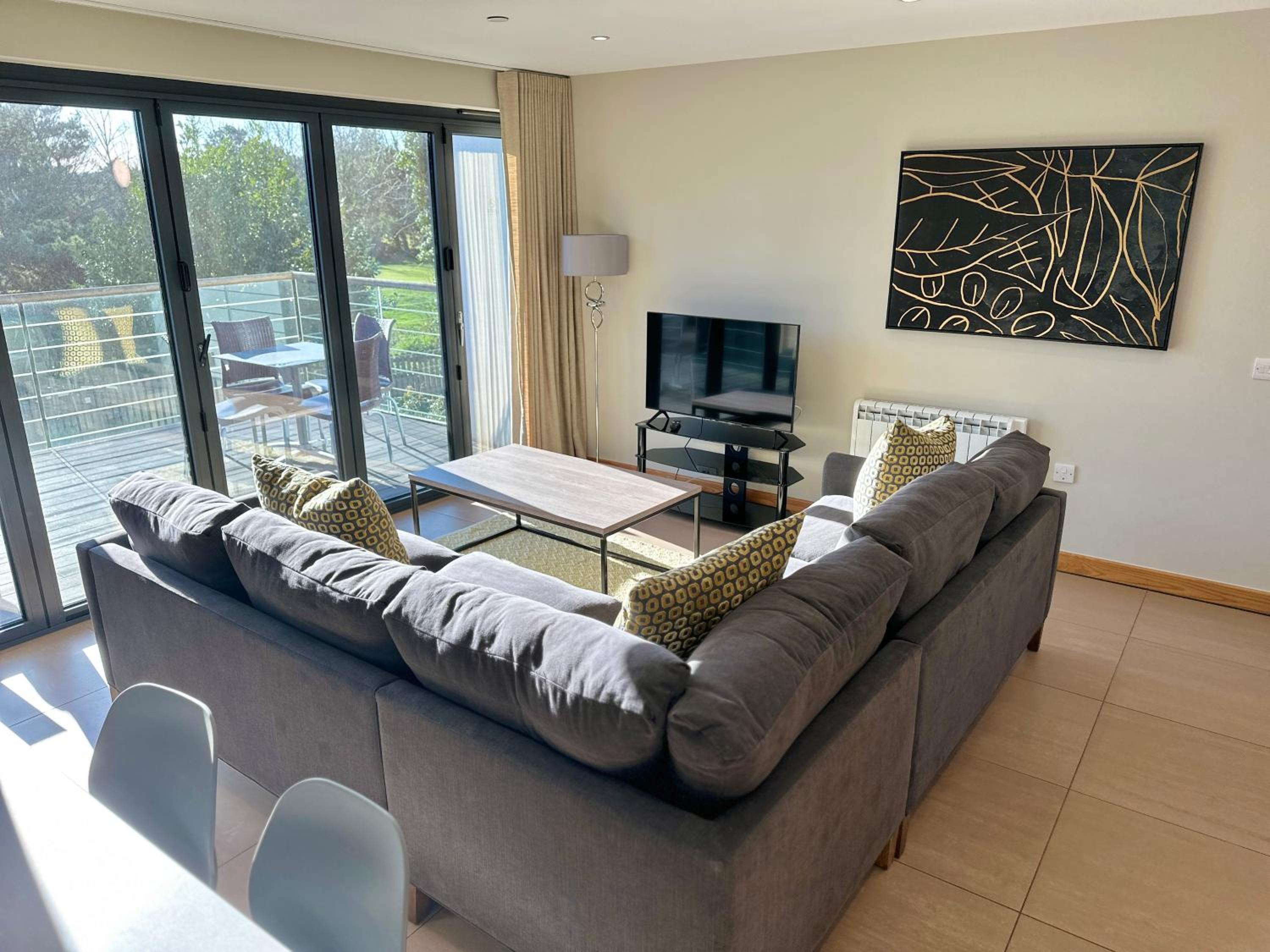 Standard Three-Bedroom Apartment photo 1