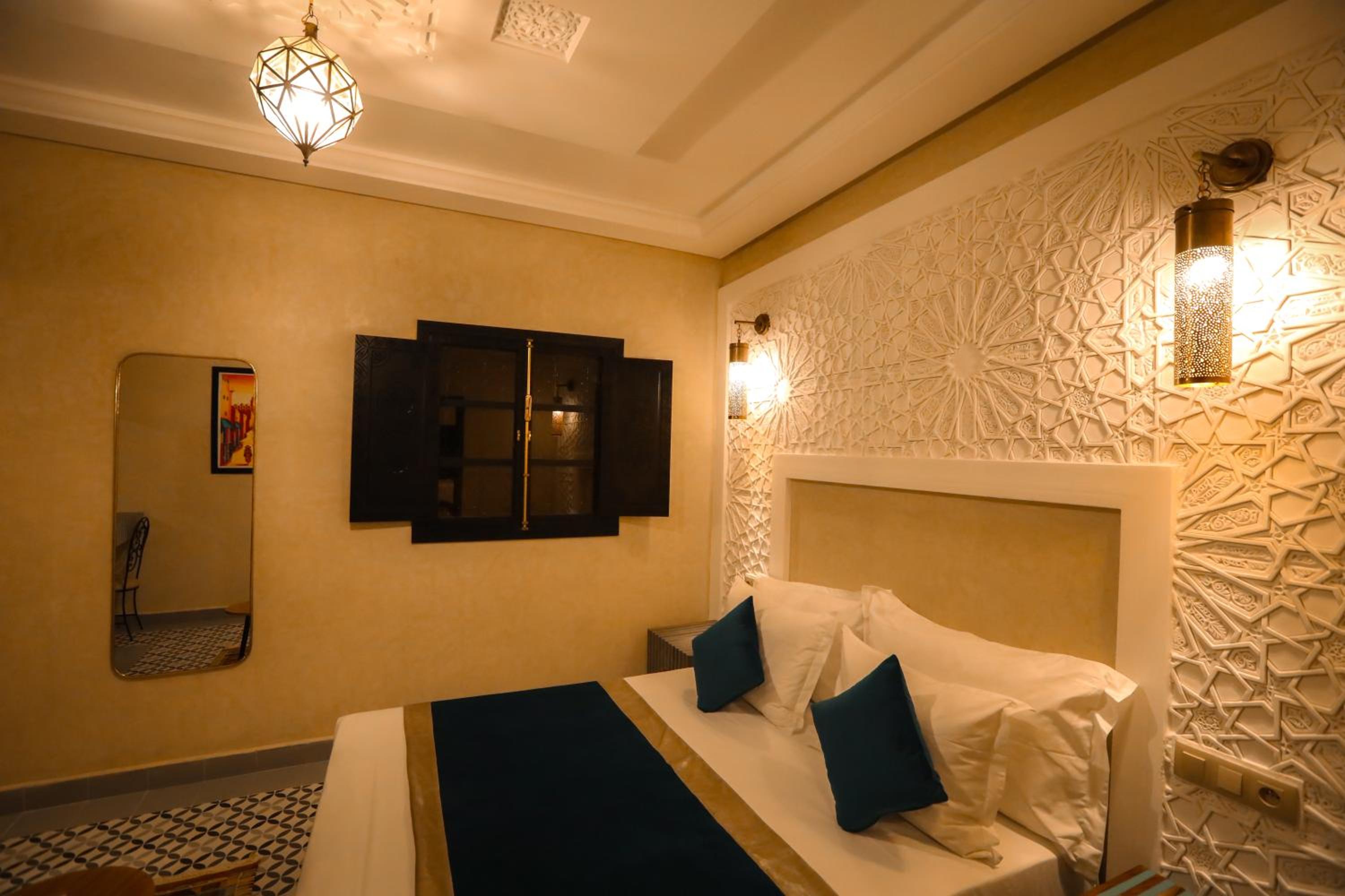 Deluxe Room - Photo 6