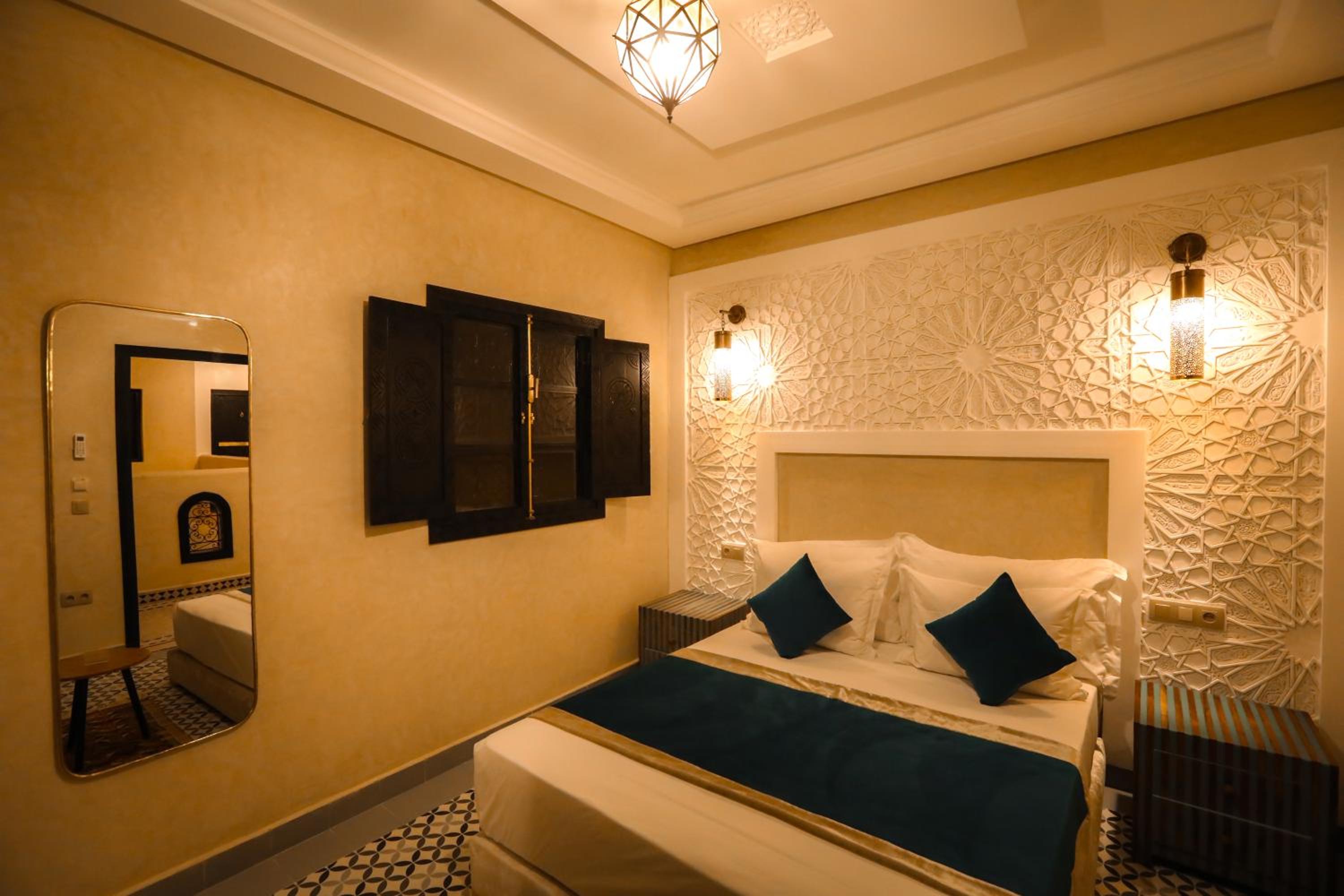 Deluxe Room - Photo 7